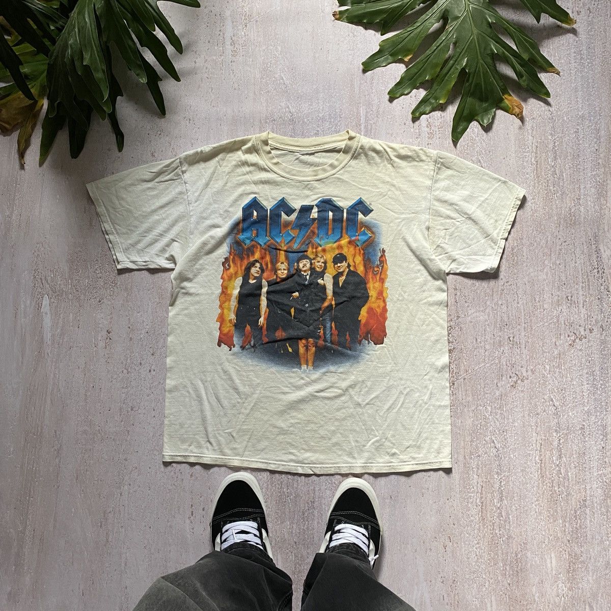 Band Tees VINTAGE Y2K AC/DC THRASHED DISTRESSED AMAZING PUNK TEE 19 Size US L / EU 52-54 / 3 - 1 Thumbnail