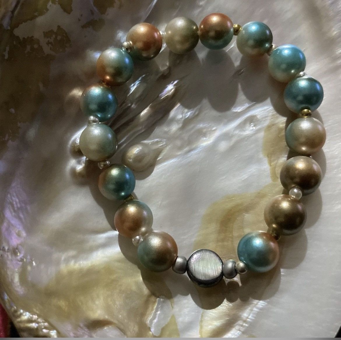 Other Multi coloured faux pearl bracelet Size ONE SIZE - 1 Preview