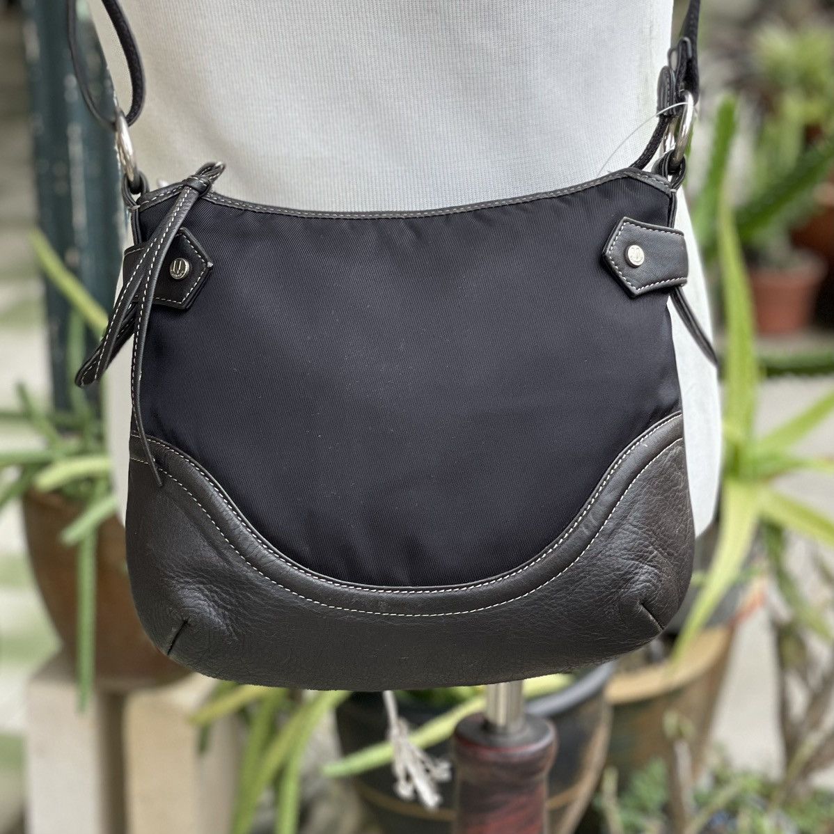 Japanese Brand × Ungaro Paris U by Ungaro Unisex Black Crossbody Trim by Leather Size ONE SIZE - 2 Thumbnail