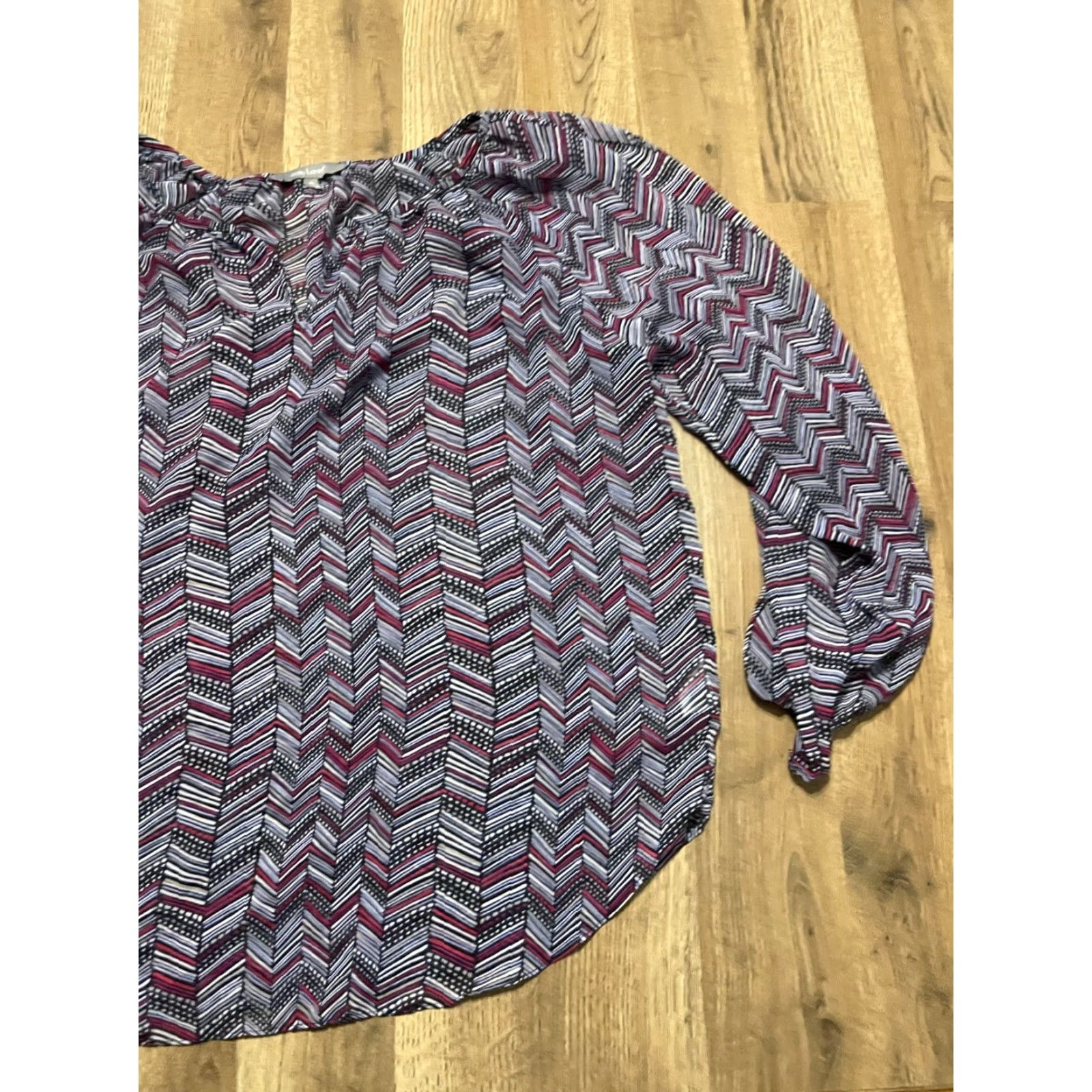 Vintage Daisy Fuentes Shirt Women's XL V-Neck Long Sleeve Red Blue Gray, T-Shirt, Casual, Regular Fit, Fall Spring Summer, Grey Size XL / US 12-14 / IT 48-50 - 4 Thumbnail