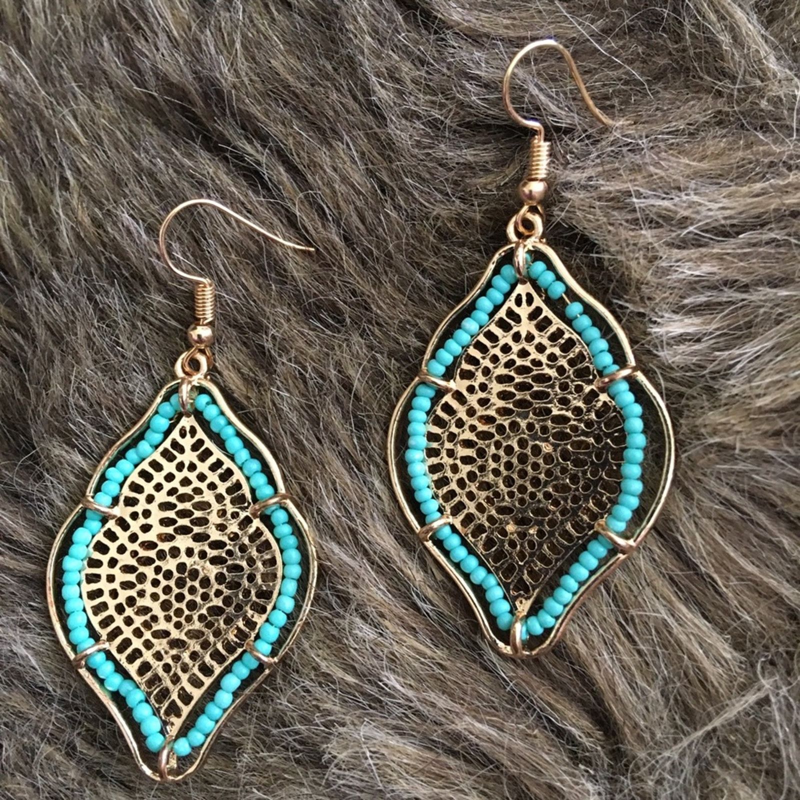 Jewelry Gold tone mesh turquoise seed bead dangle earrings Size ONE SIZE - 2 Thumbnail