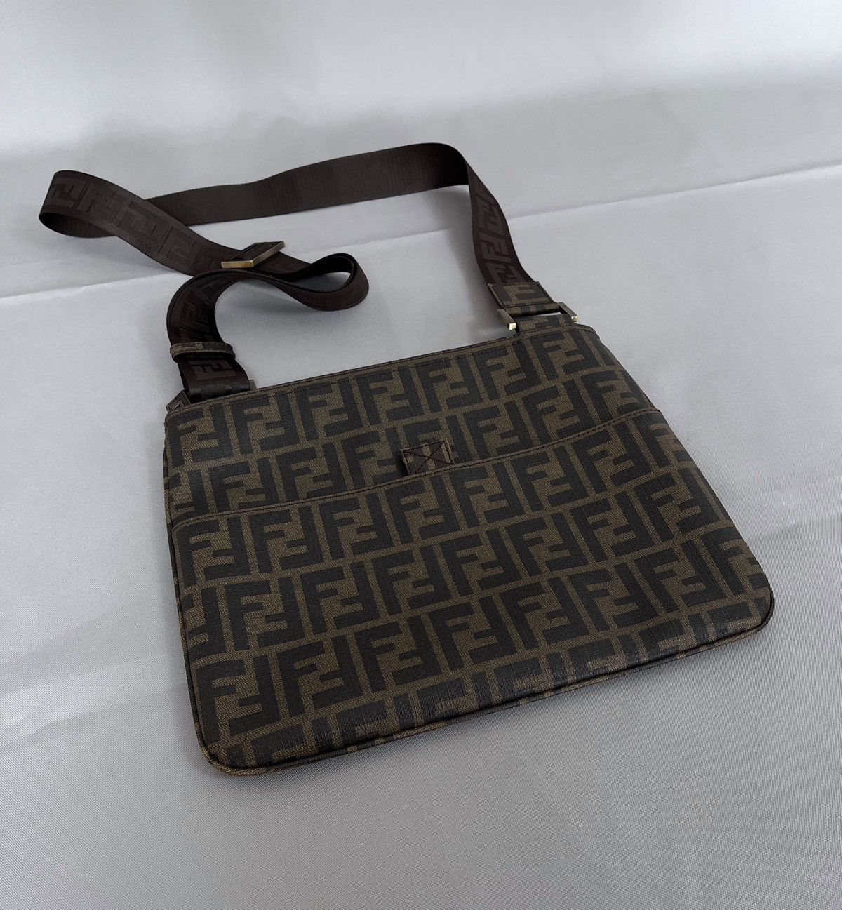 Fendi FENDI FF Monogram Canvas Messenger Bag. Size ONE SIZE - 14 Thumbnail