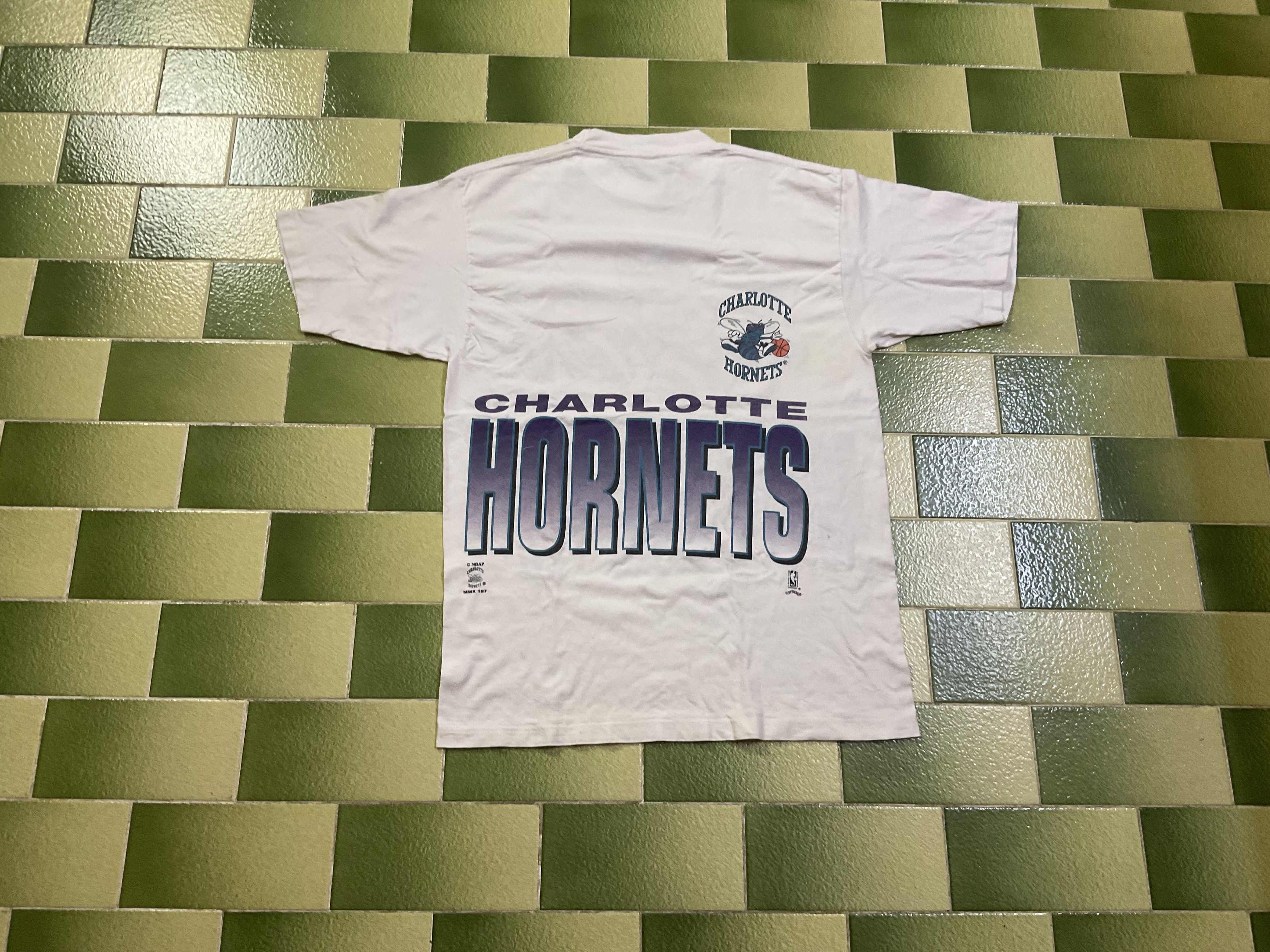 NBA Vintage 90s NBA Charlotte Hornets T-Shirt Big Print Size US M / EU 48-50 / 2 - 3 Thumbnail