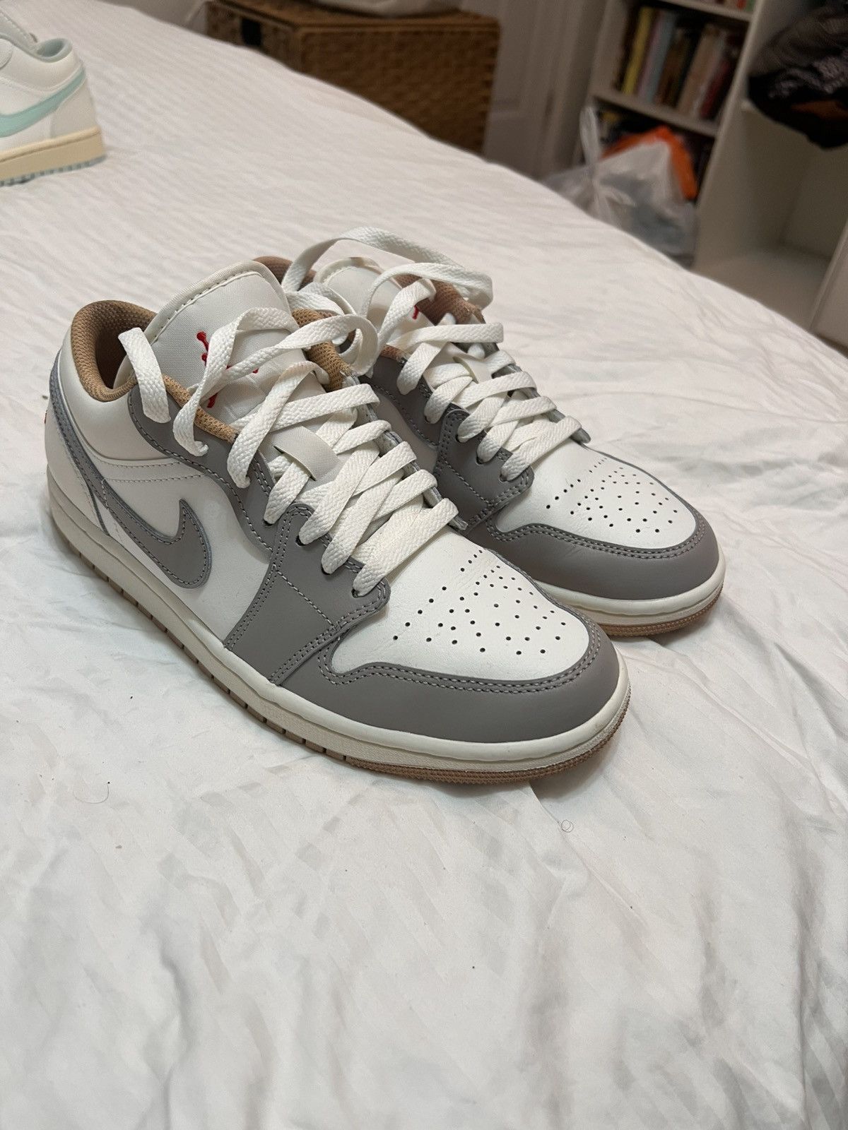 Nike Nike Jordan 1 Low Size US 7 / EU 40 - 2 Thumbnail