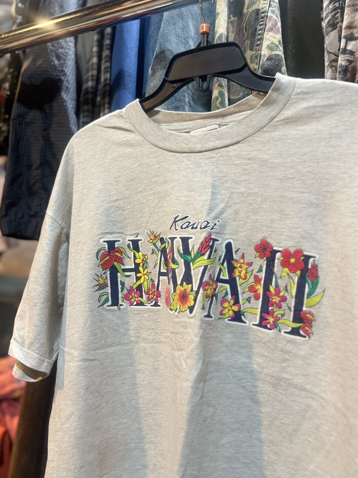 Vintage Vintage Kauai, Hawaii Floral Tee Size US XL / EU 56 / 4 - 2 Thumbnail