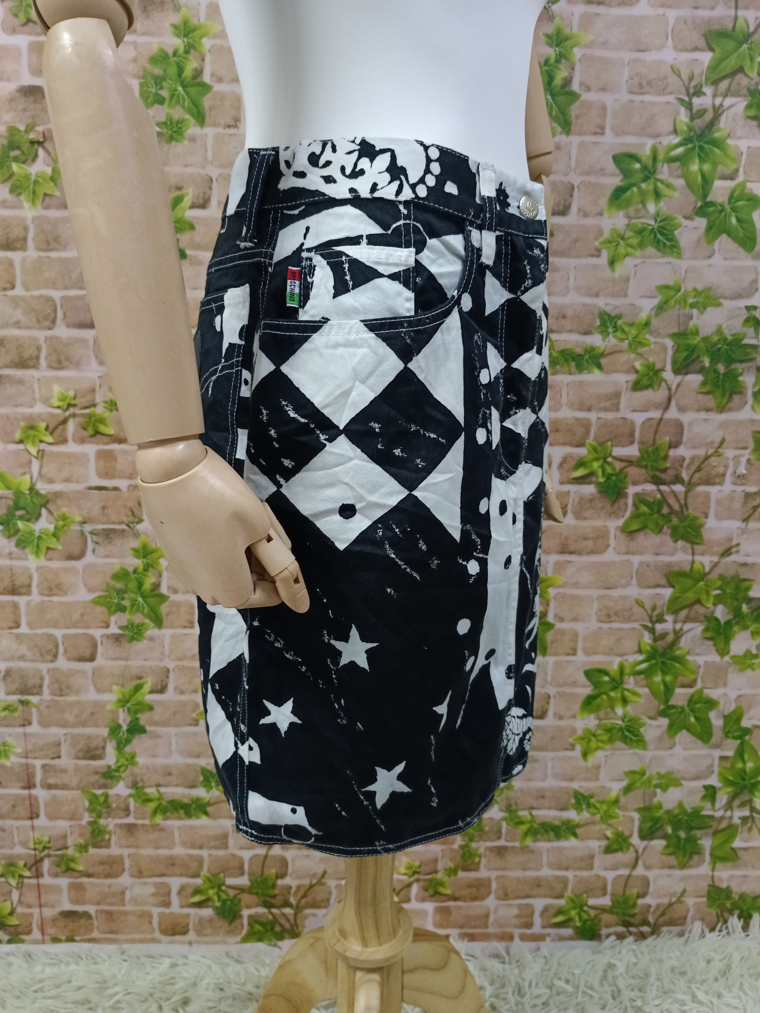 Moschino MOSCHINO FULLPRINT MINI SKIRT Size 27" / US 4 / IT 40 - 3 Thumbnail