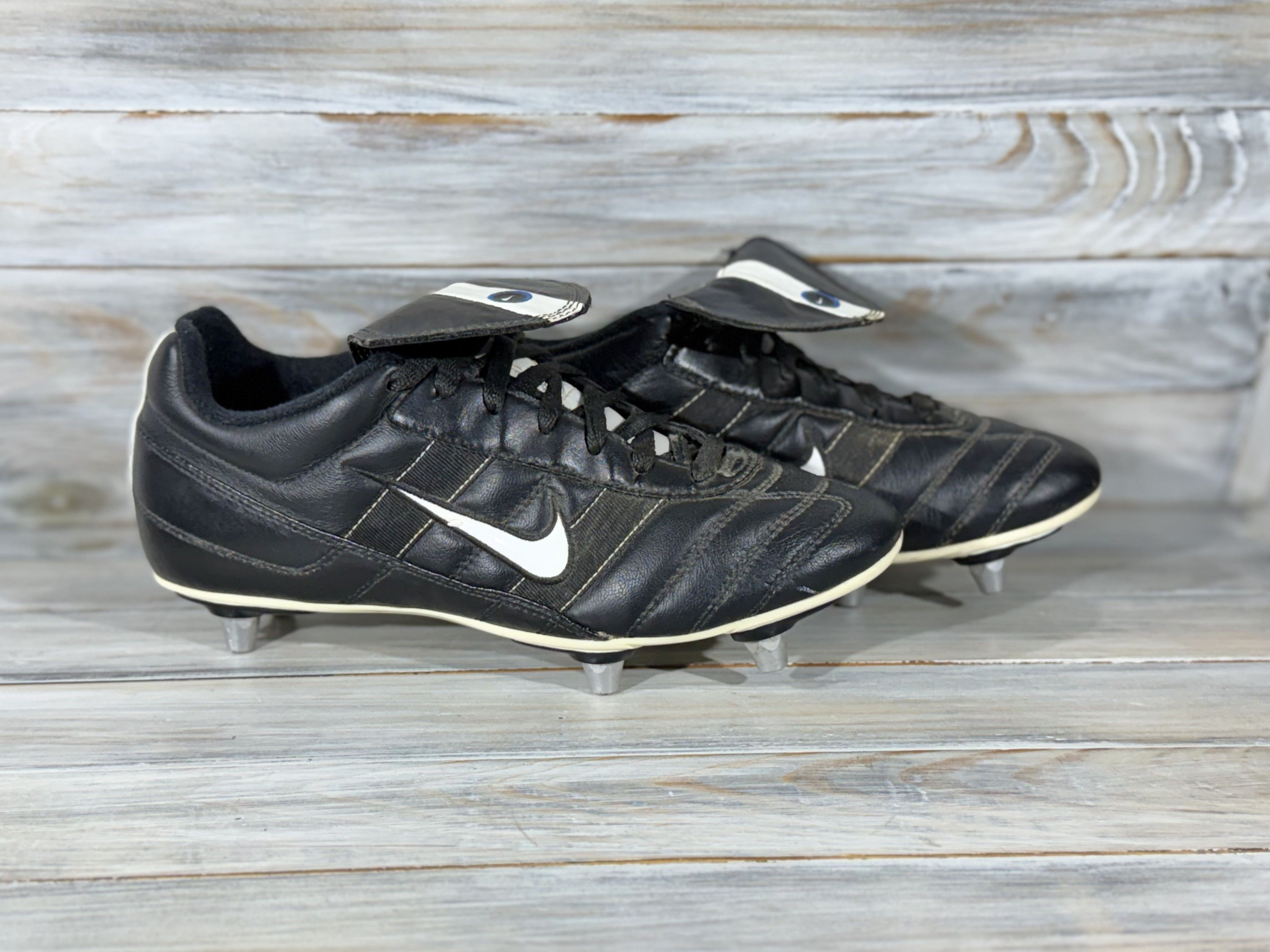 Nike ? Rare Vintage 2002 Nike Air Zoom Tiempo Football  display picture 2