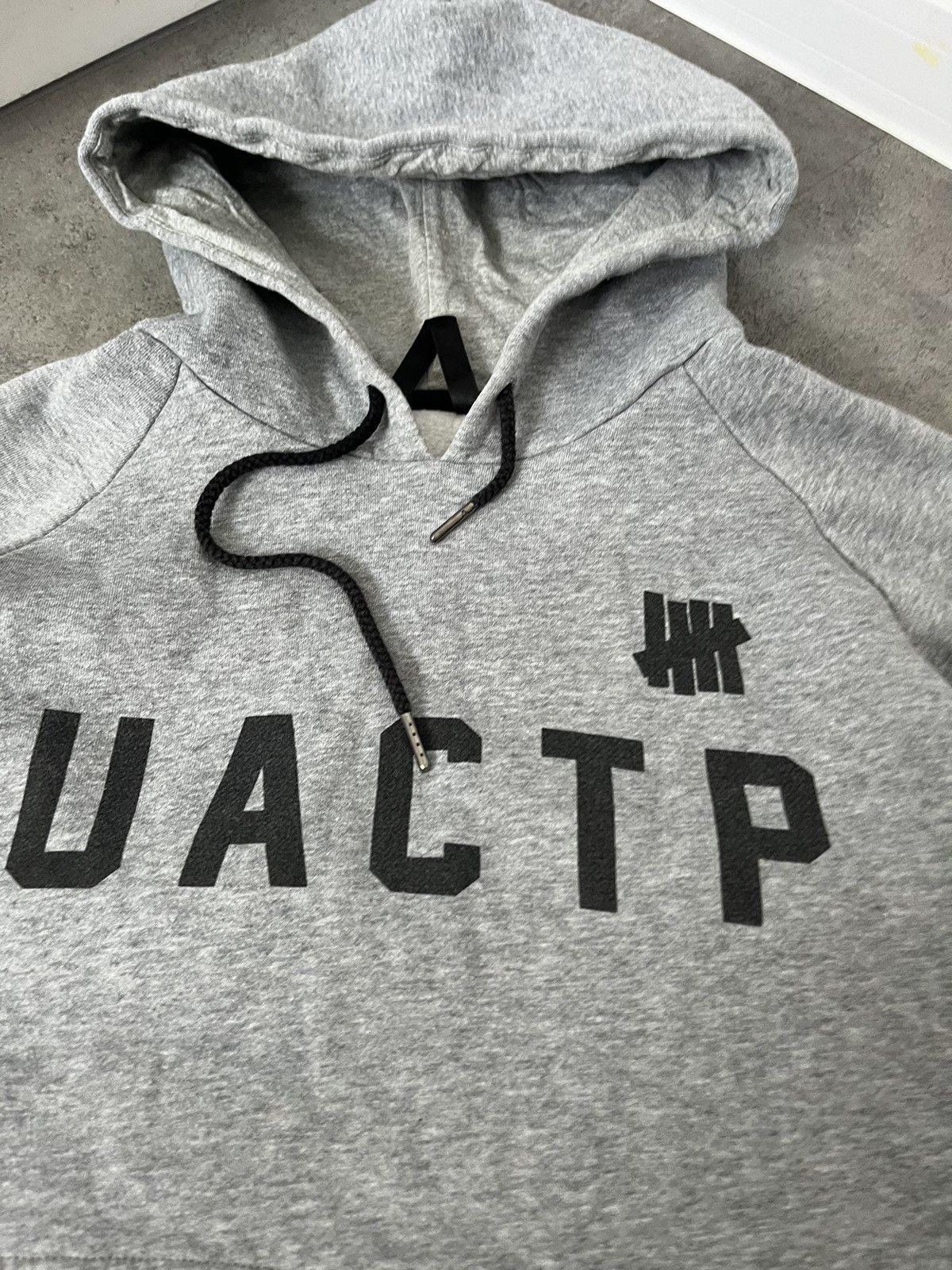 Undefeated × Vintage Undefeated x UACTP Grey Hoodie Size S Size US S / EU 44-46 / 1 - 6 Thumbnail