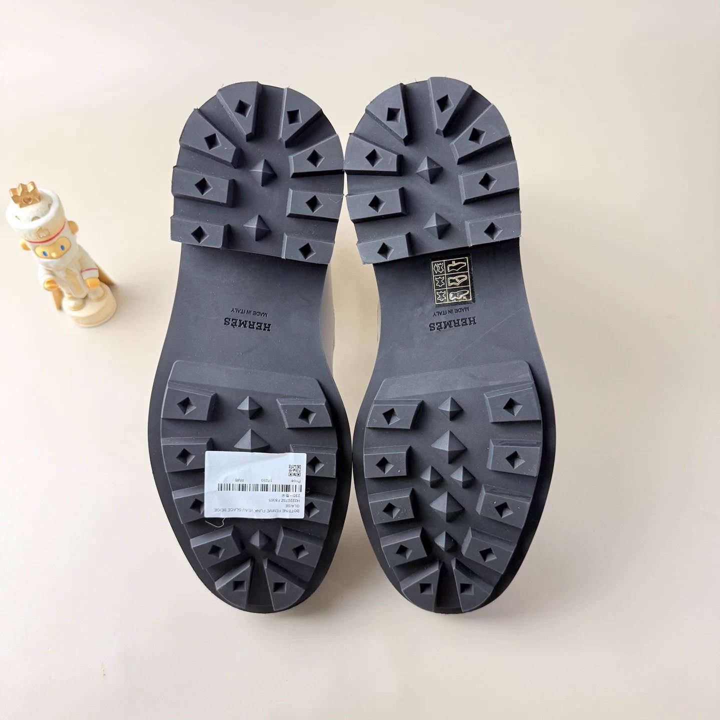 Hermes Hermes Ivory Kelly buckle laced short boots EU36.5 Size US 5.5 / IT 35.5 - 7 Thumbnail