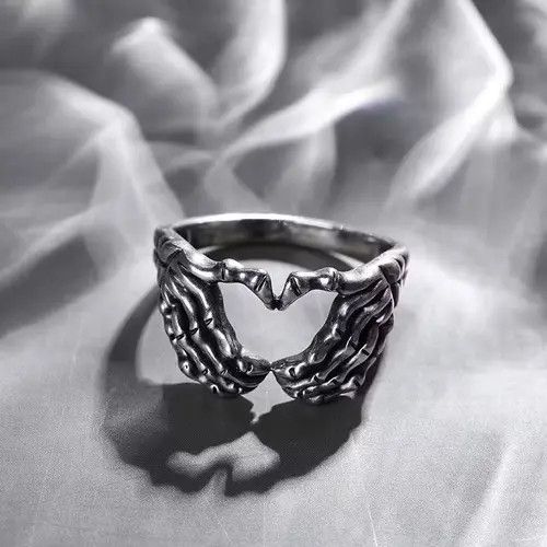 Jewelry Skull Hand With Heart-Shaped Ring Size ONE SIZE - 3 Thumbnail