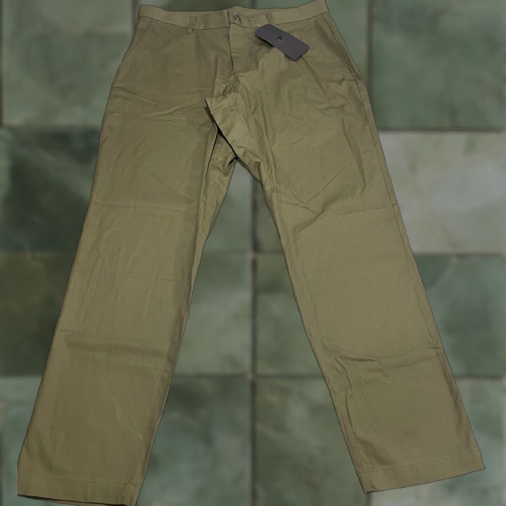 Fabletics Fabletics Pants Men 34x30 Green Slim Chino Stretch Flat Front Button Zip NWT Size US 34 / EU 50 - 1 Thumbnail