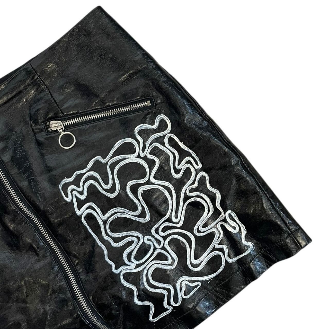 Forever 21 Faux Leather Black & White Hand Painted Zip Up Mini Skirt Size 30" / US 8 / IT 44 - 6 Thumbnail