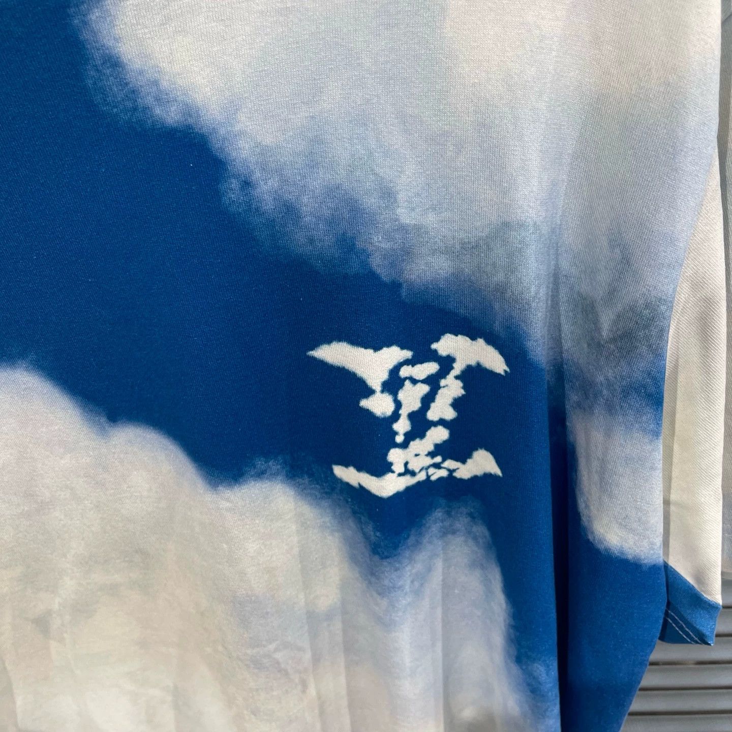 Louis Vuitton Louis Vuitton Blue Sky White Clouds SS Tee XL 99 New Size US XL / EU 56 / 4 - 4 Thumbnail