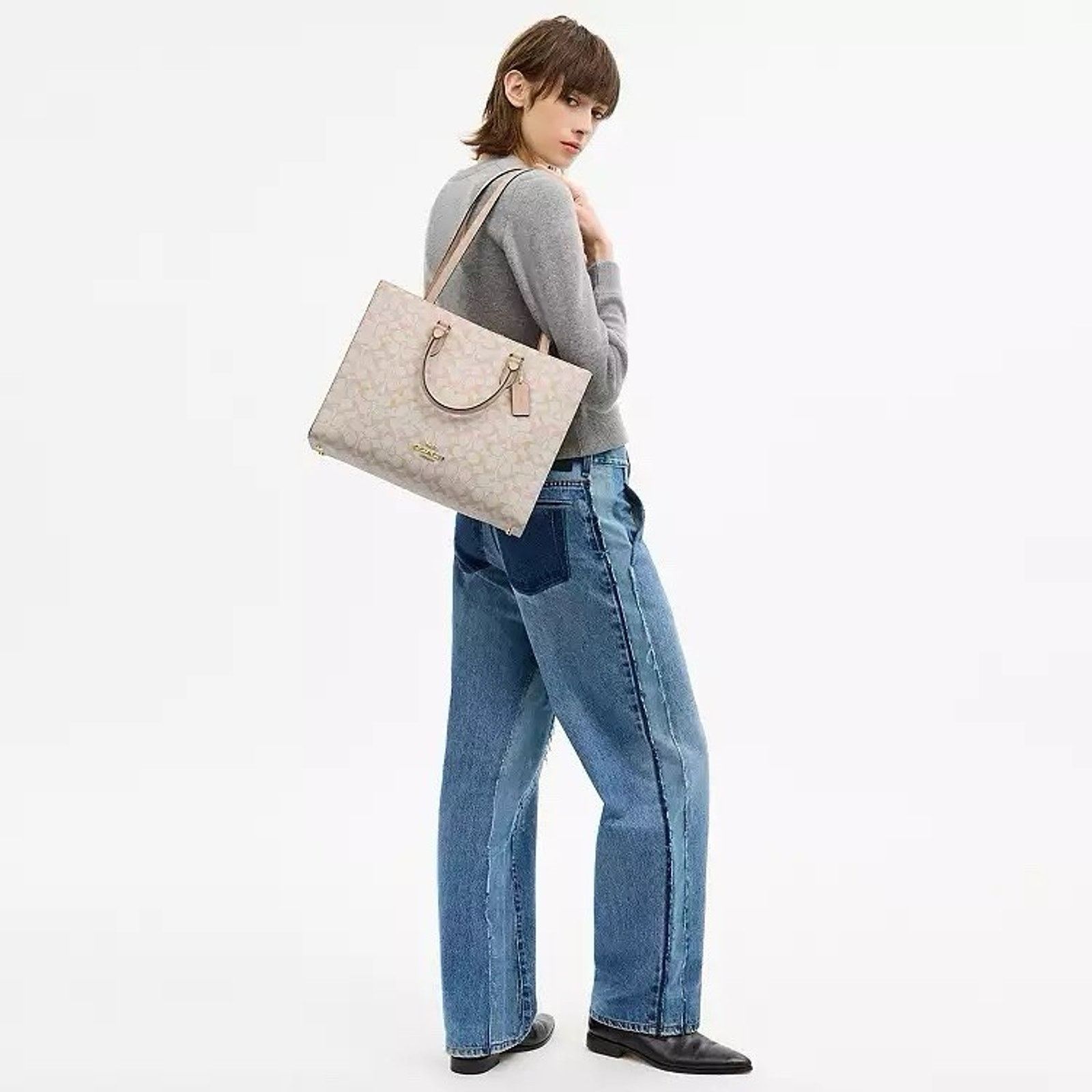 Coach NWT Coach Maggie Tote Bag Pretty Signature Chalk/Pink CDZ06 Size ONE SIZE - 10 Thumbnail