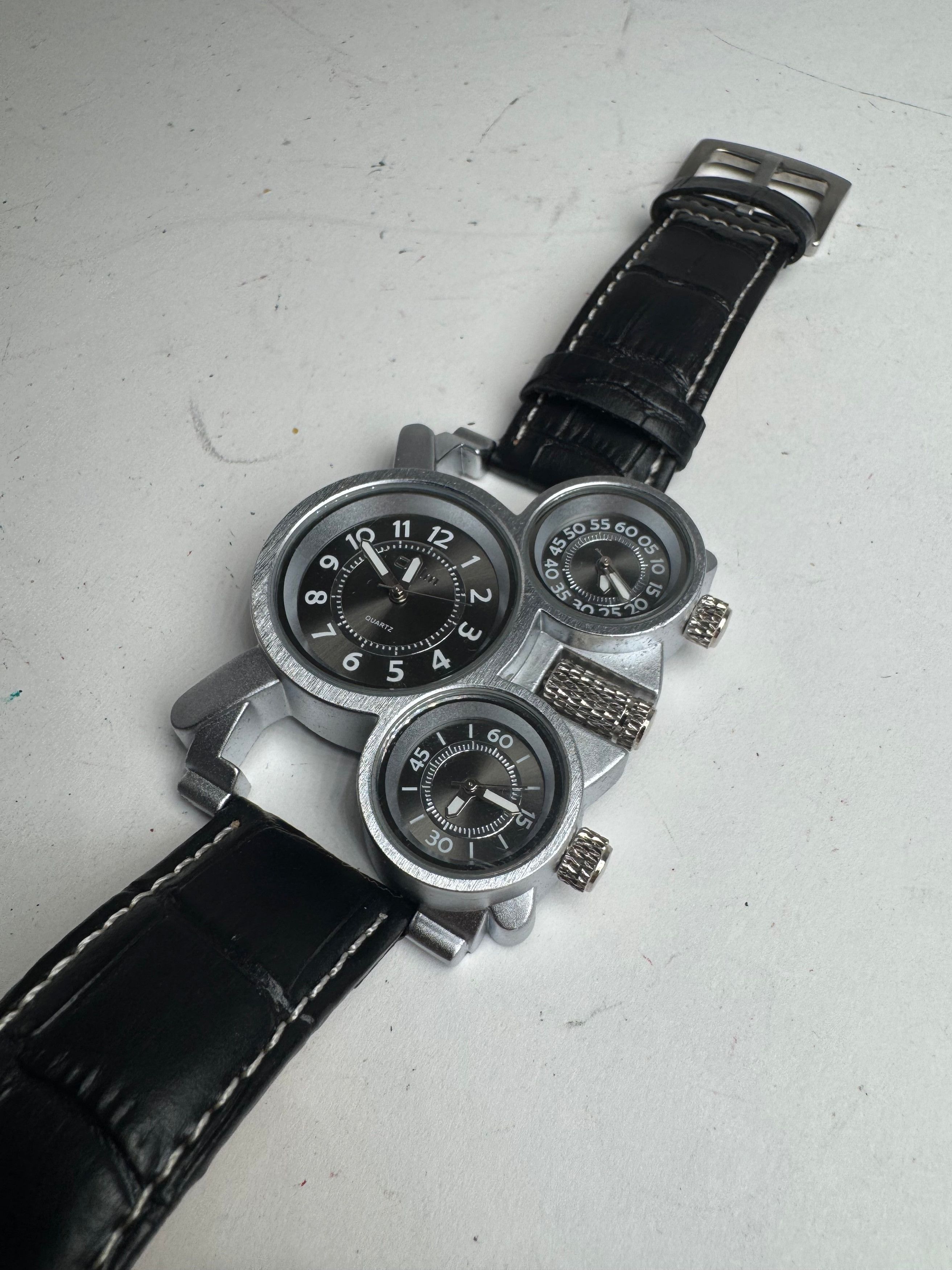 Other Mens Quartz Watch Black Silver Size ONE SIZE - 1 Thumbnail