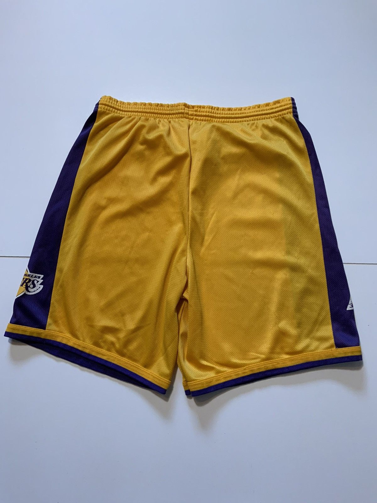Champion × NBA × Vintage Vintage 90s Champion Los Angeles Lakers Basketball Shorts Size US 32 / EU 48 - 3 Thumbnail