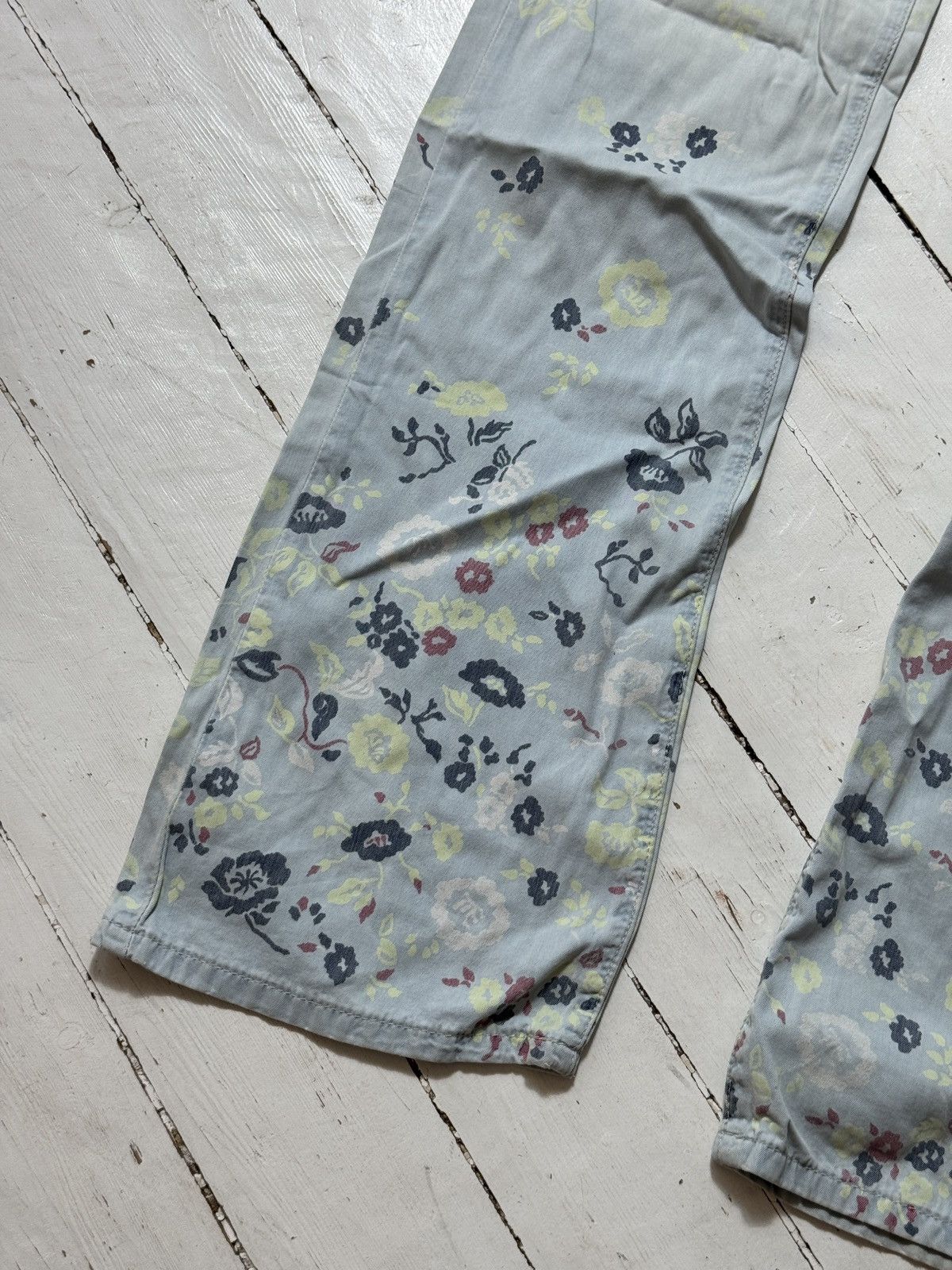 Versace VINTAGE VERSACE 2000s PRINTED FLOWERS PANTS Size 30" / US 8 / IT 44 - 6 Thumbnail