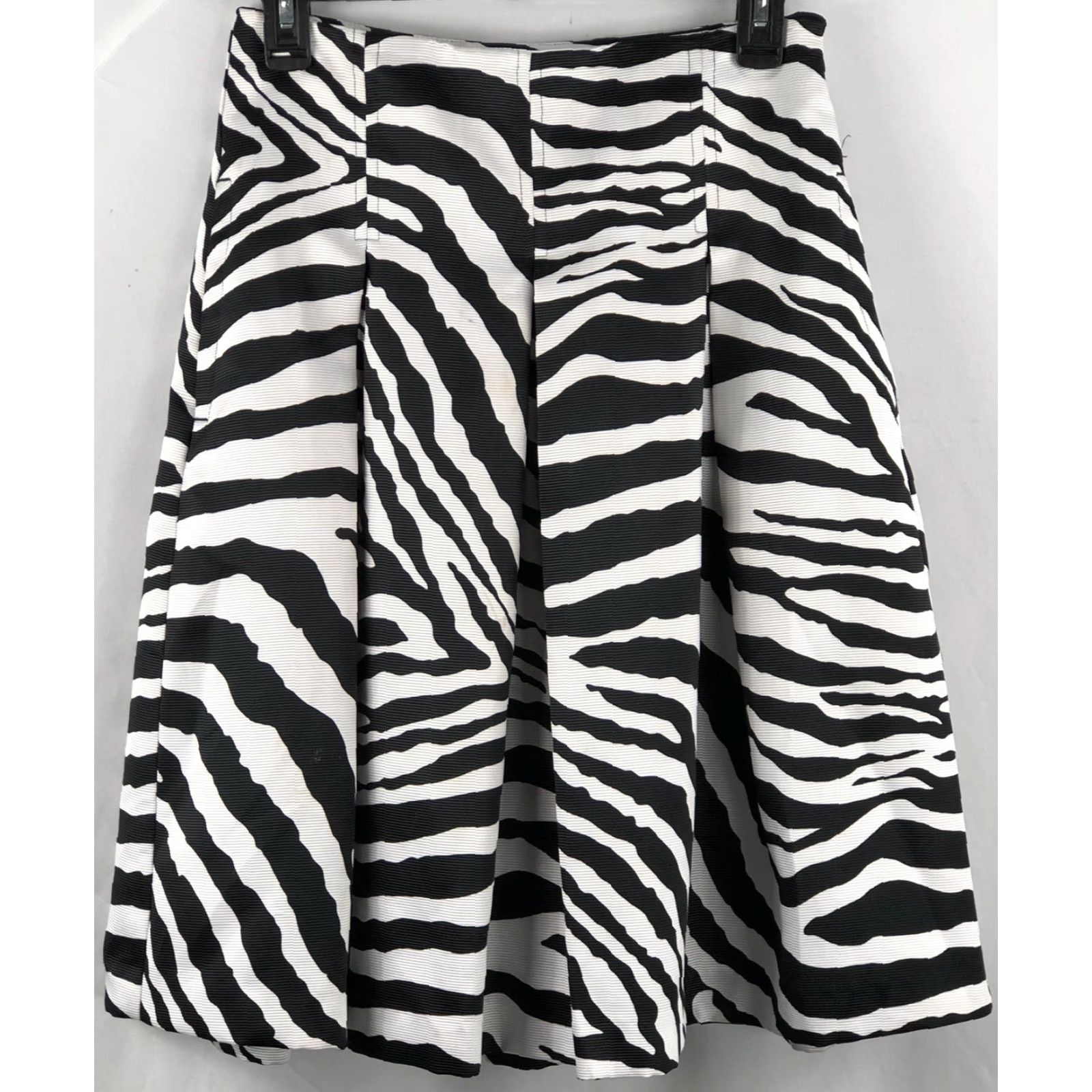 Express Express Skirt 4 Black White Animal Zebra Pleated Swing Knee Length Womens Y2K Career Vintage: No Size 27" / US 4 / IT 40 - 2 Thumbnail