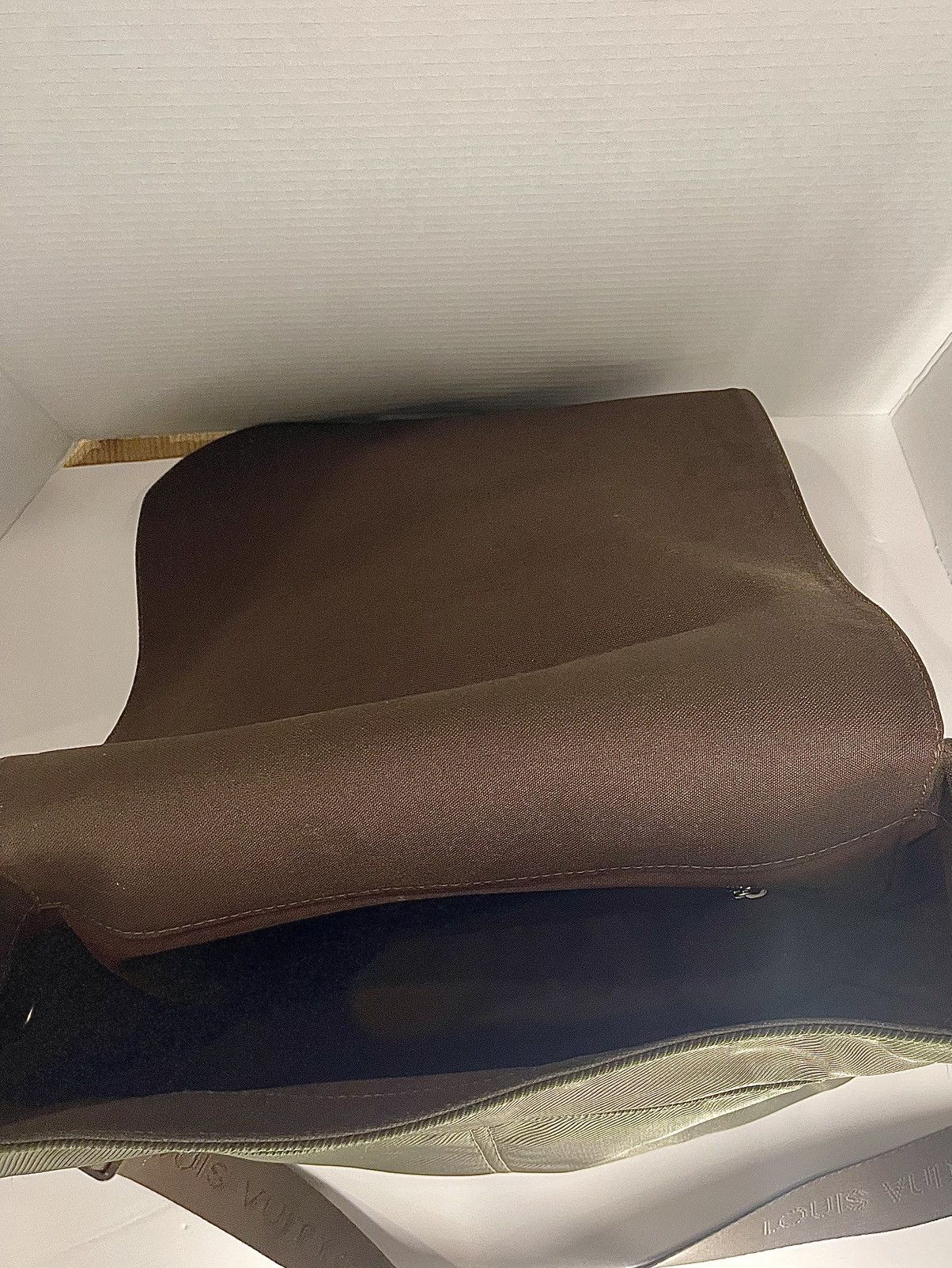 Louis Vuitton Louis Vuitton Brown Taiga Crossbody Bag Size ONE SIZE - 21 Thumbnail