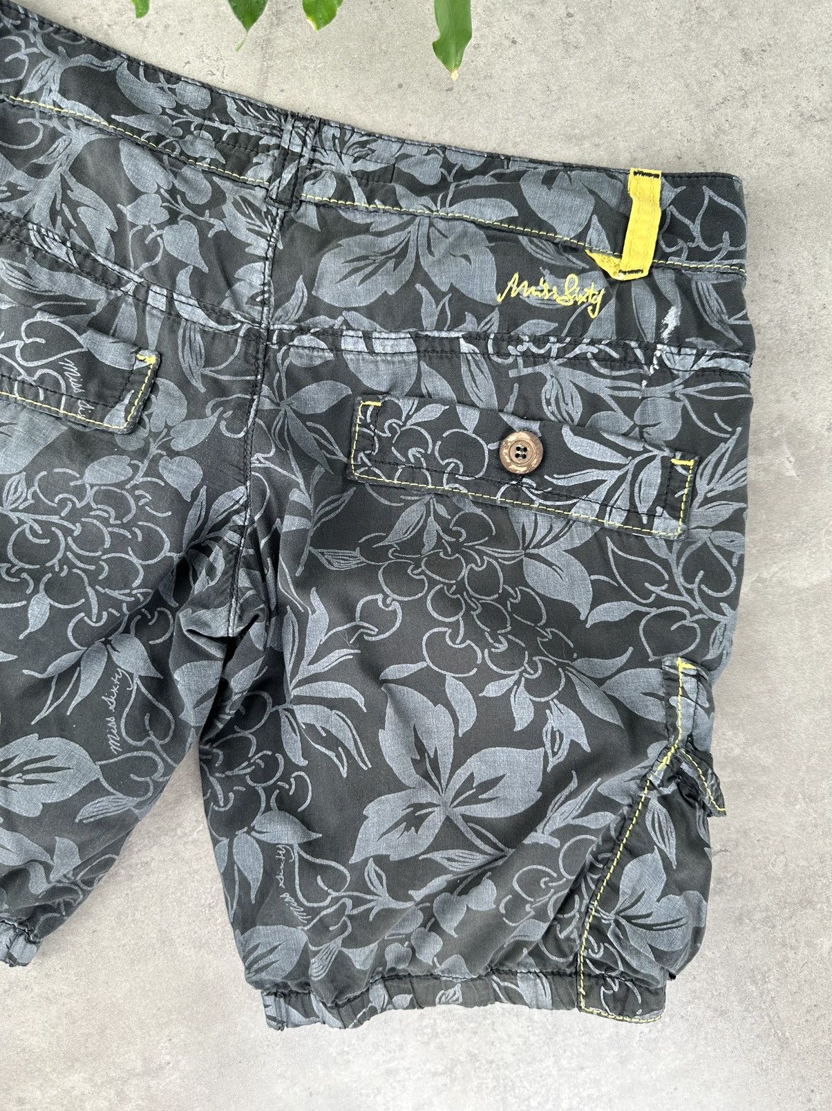 Miss Sixty Miss Sixty Multicolor Shorts Size 27" / US 4 / IT 40 - 7 Thumbnail