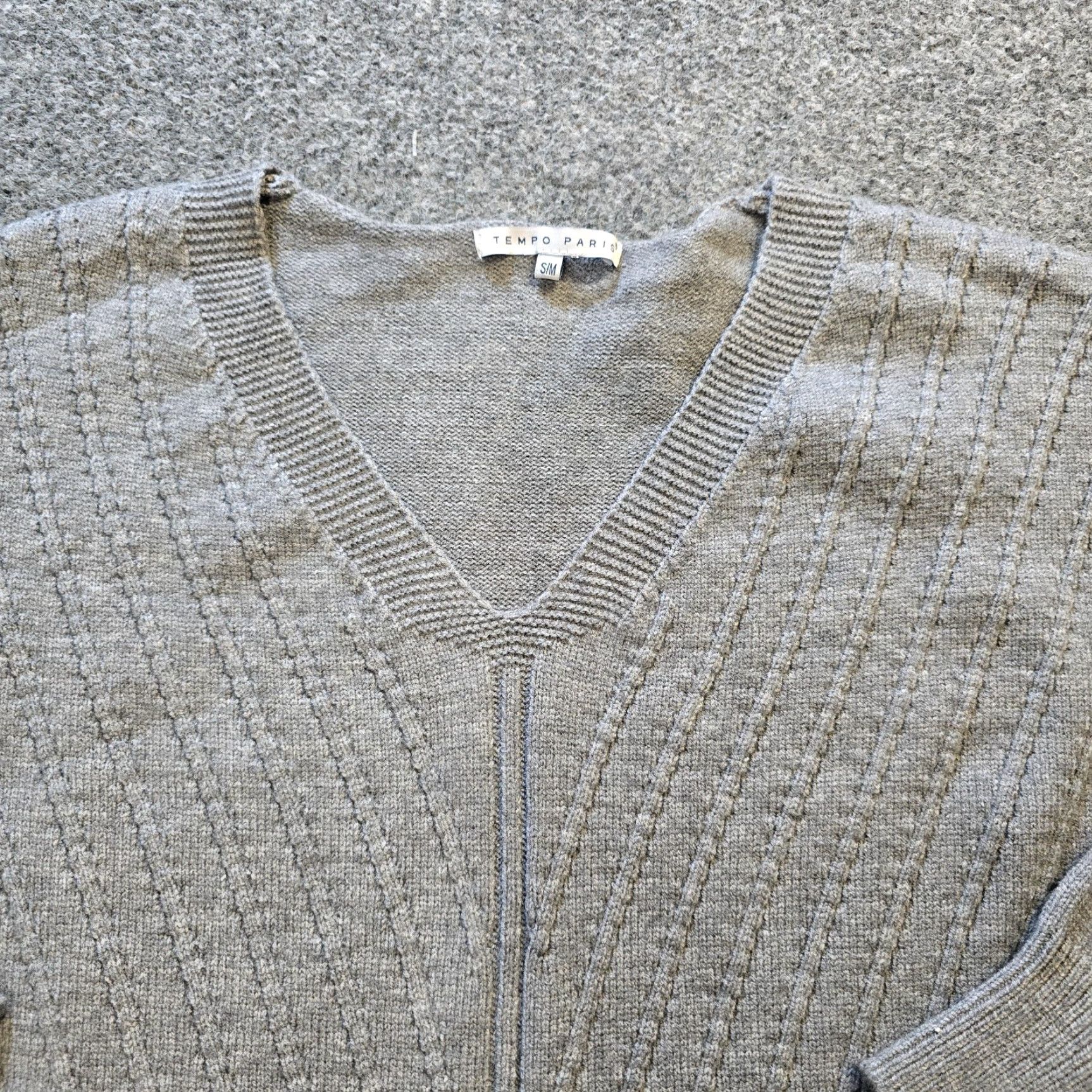 Vintage Tempo Paris Sweater Womens Size M Gray V Neck Long Sleeve Boxy Casual Pullover Knit Polyester KnitStyle Tight-Knit Size M / US 6-8 / IT 42-44 - 2 Thumbnail
