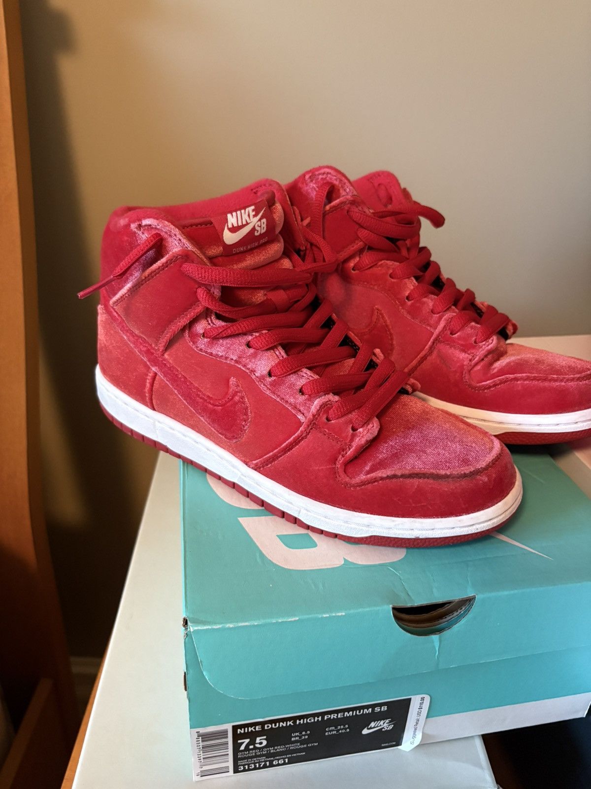 Nike SB Nike SB Dunk High Red velvet Size US 7.5 / EU 40-41 - 2 Thumbnail