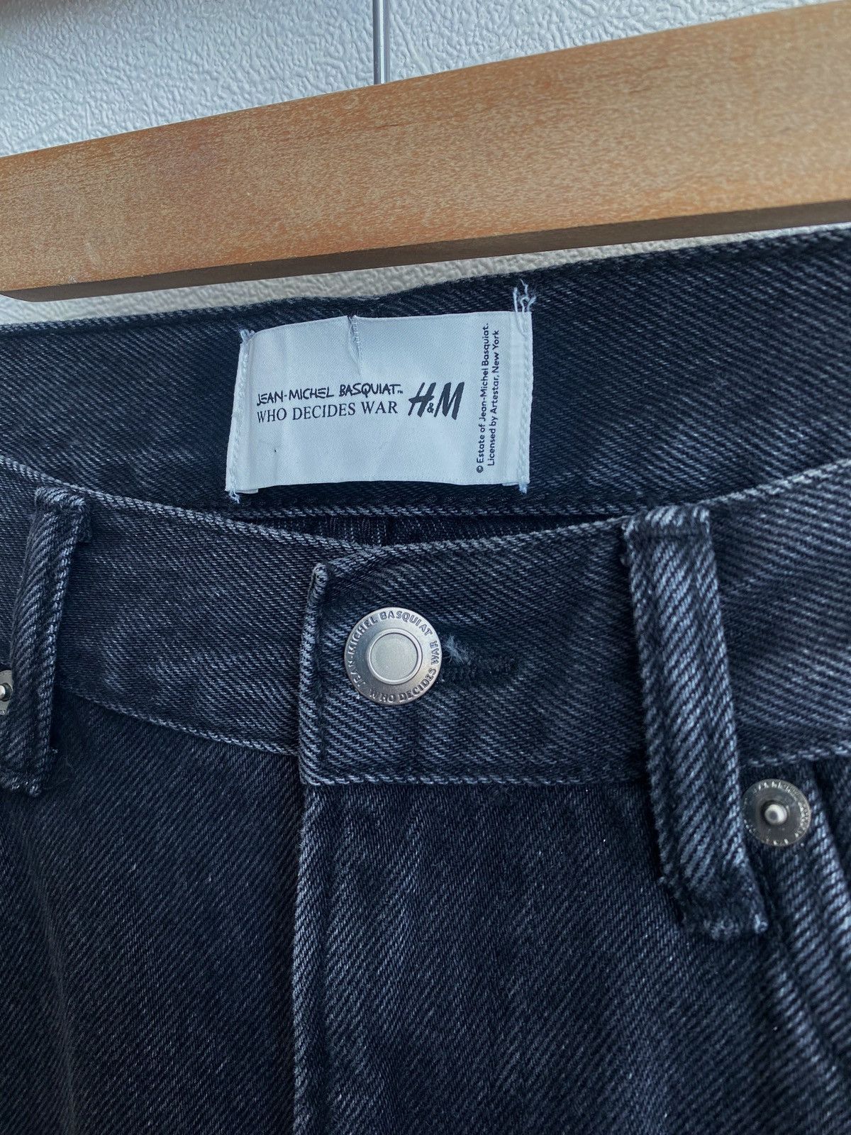 H&M × Jean-Michel Basquiat × Who Decides War Who Decides War Baggy denim jeans H&M x Basquiat x Ev&Tela Size US 33 - 12 Thumbnail