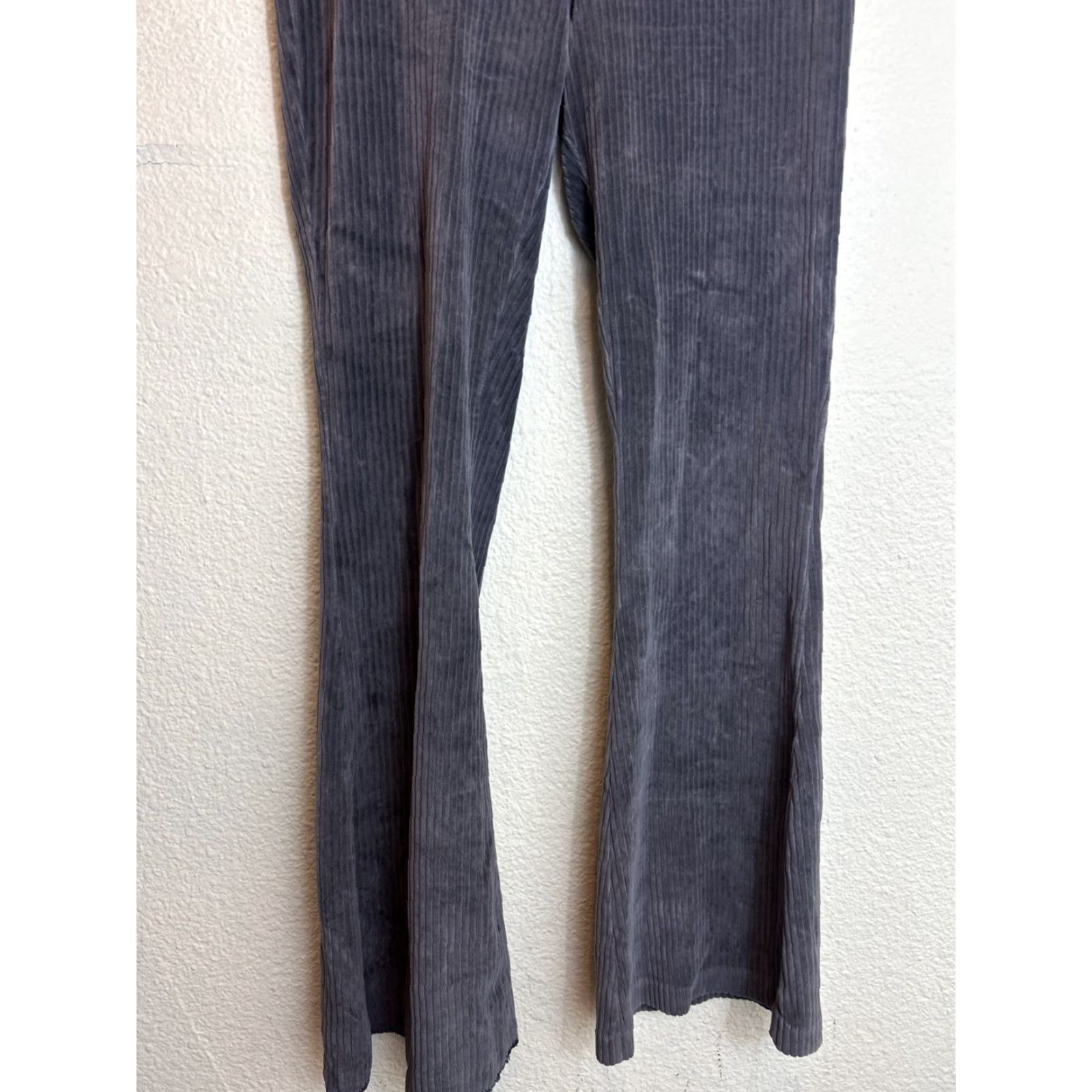 Vintage Aerie Groove-On Velour High Waisted Flare Pant L Gray Sweatpants Flared Womens 32x34 Size 36" / US 14 / IT 50 - 2 Thumbnail