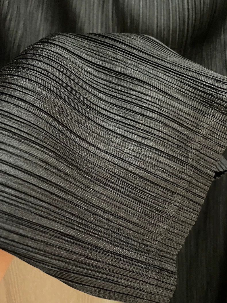 Issey Miyake Issey Miyake size:4 Black pleated trousers Size 22" - 3 Thumbnail