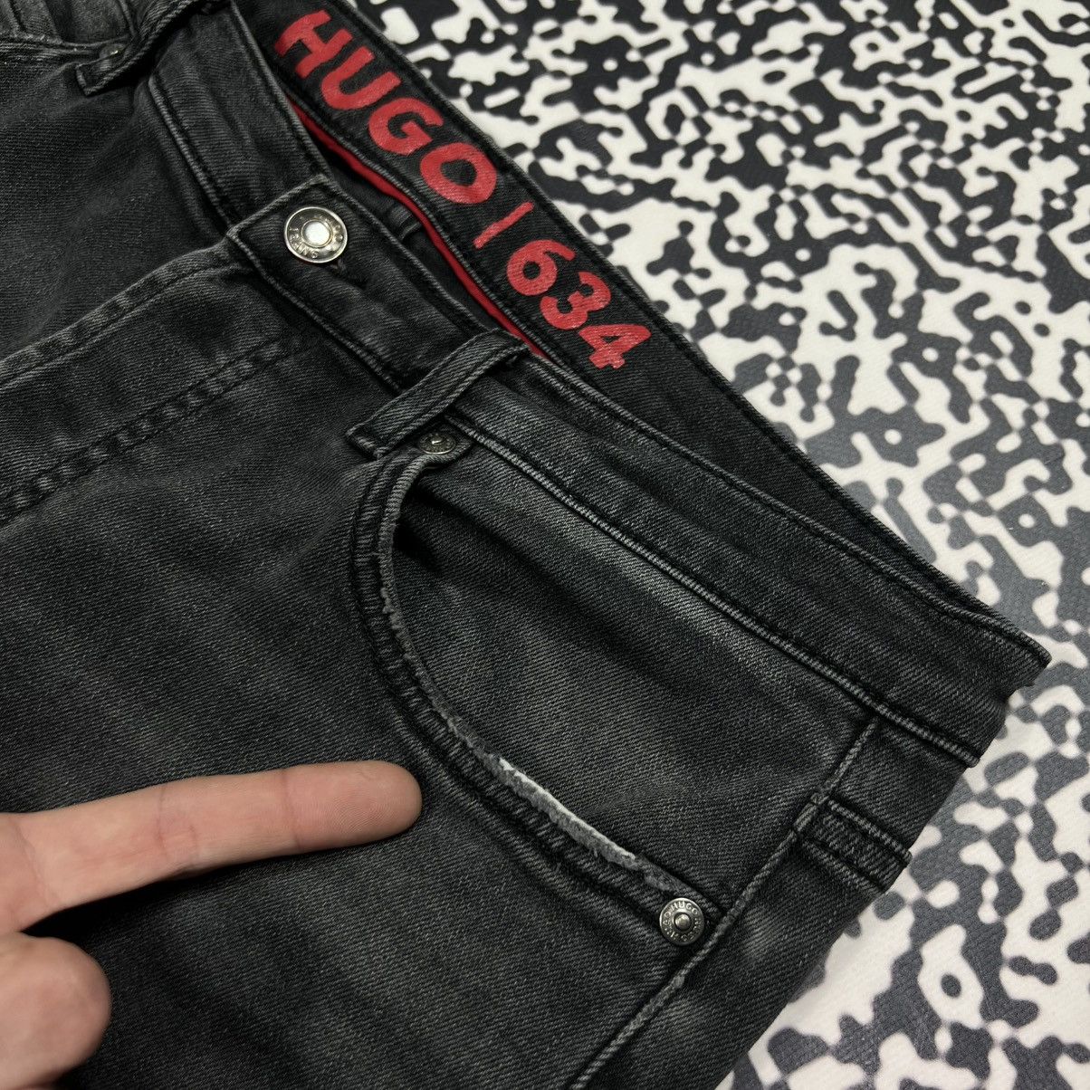 Hugo Boss HUGO BOSS 634 Casual Basic Denim Jeans Size US 31 - 13 Thumbnail
