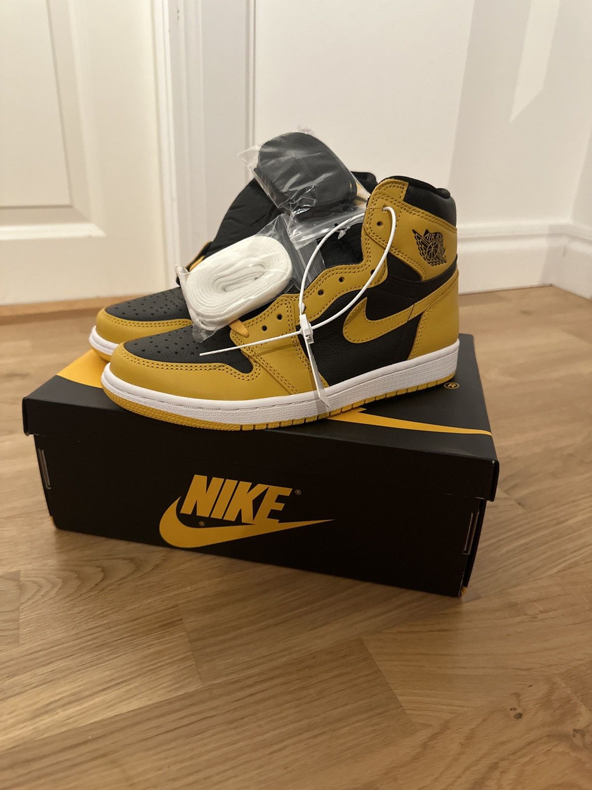 Jordan Brand × Nike Jordan 1 Pollen Size US 7.5 / EU 40-41 - 1 Thumbnail
