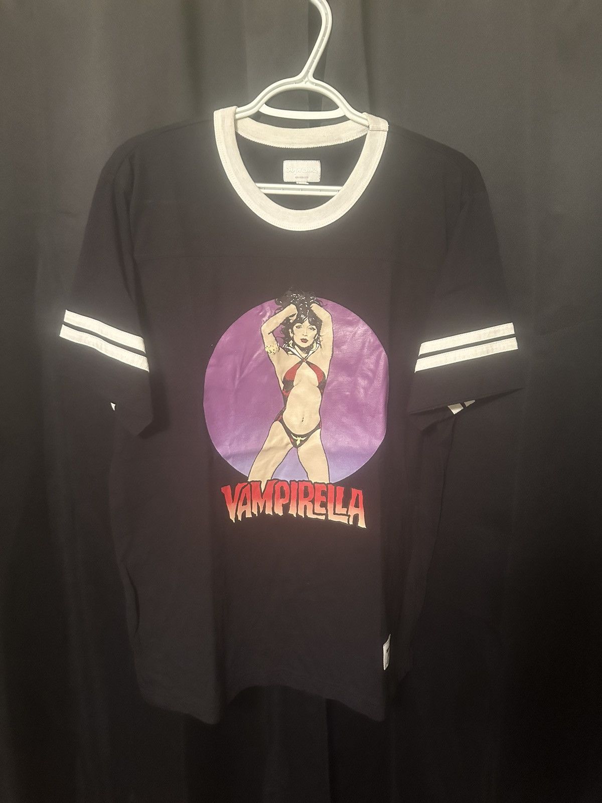 Supreme Supreme S/S17 Vampirella T-Shirt Size US L / EU 52-54 / 3 - 1 Thumbnail