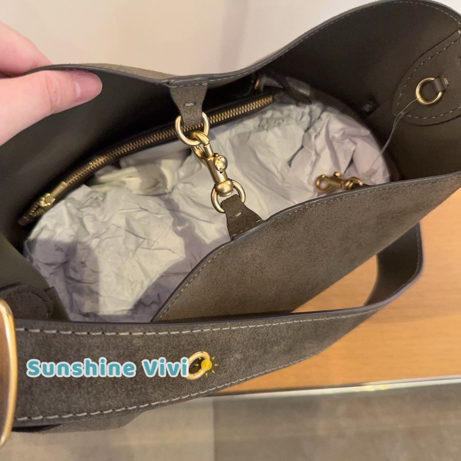 Coach NWT Coach Bleecker Bucket Bag CCC24 suede Brass/Olive Size ONE SIZE - 4 Thumbnail