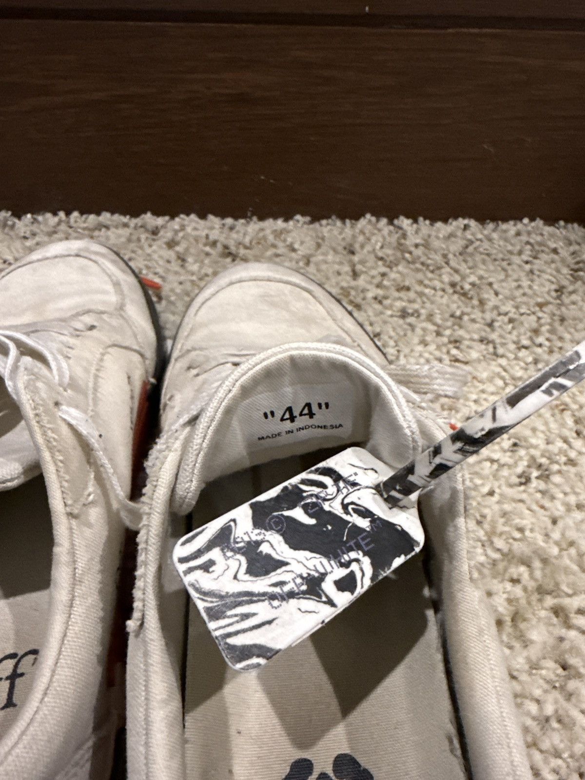 Off-White Off-White Vulcanized Low Canvas Sneakers White Black EU 44 Size US 11 / EU 44 - 1 Thumbnail