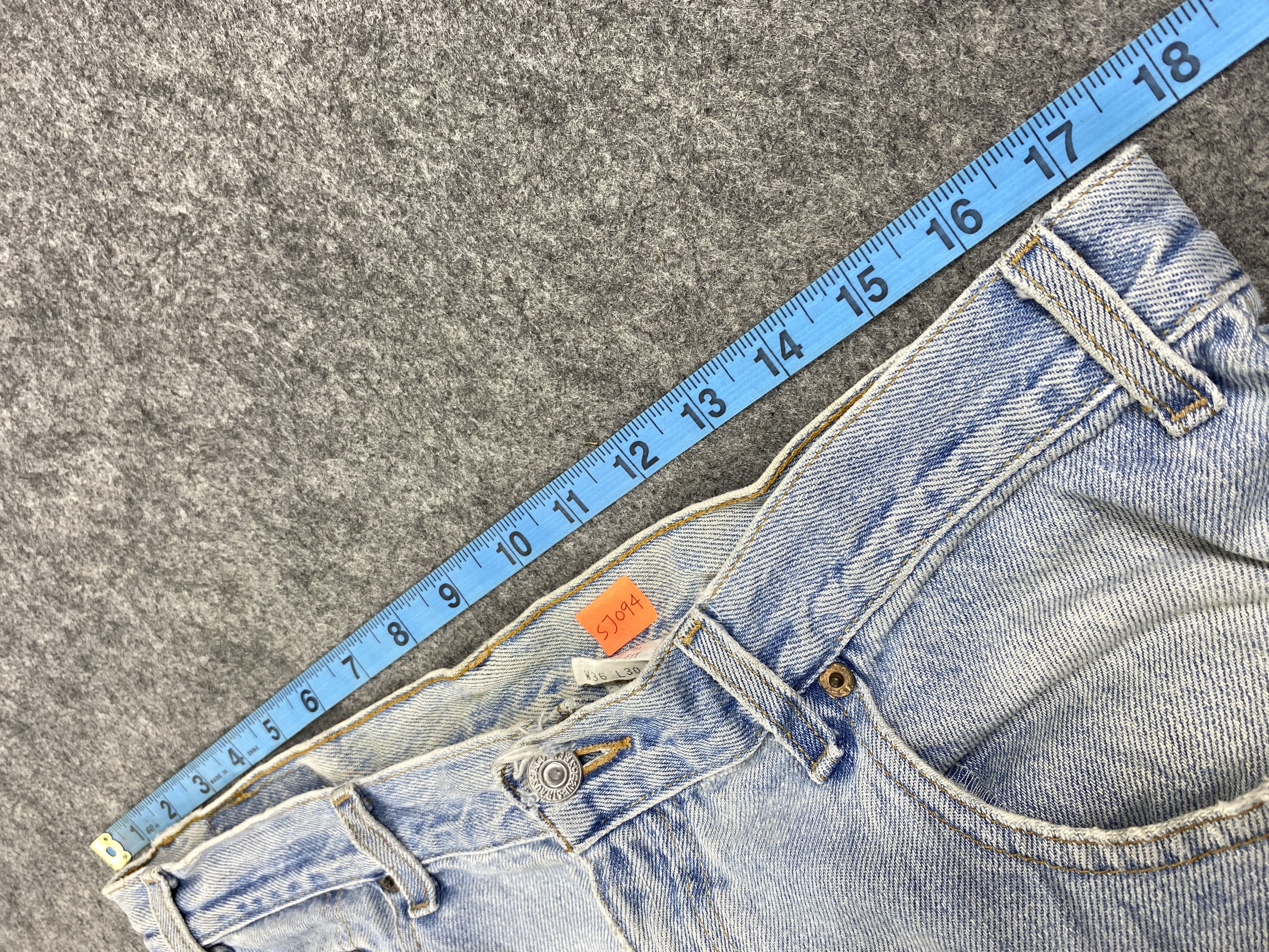 Levi's Light Blue Wash Vintage Levi's 550 35x29.5 Denim -SJ094 Size US 35 - 5 Thumbnail
