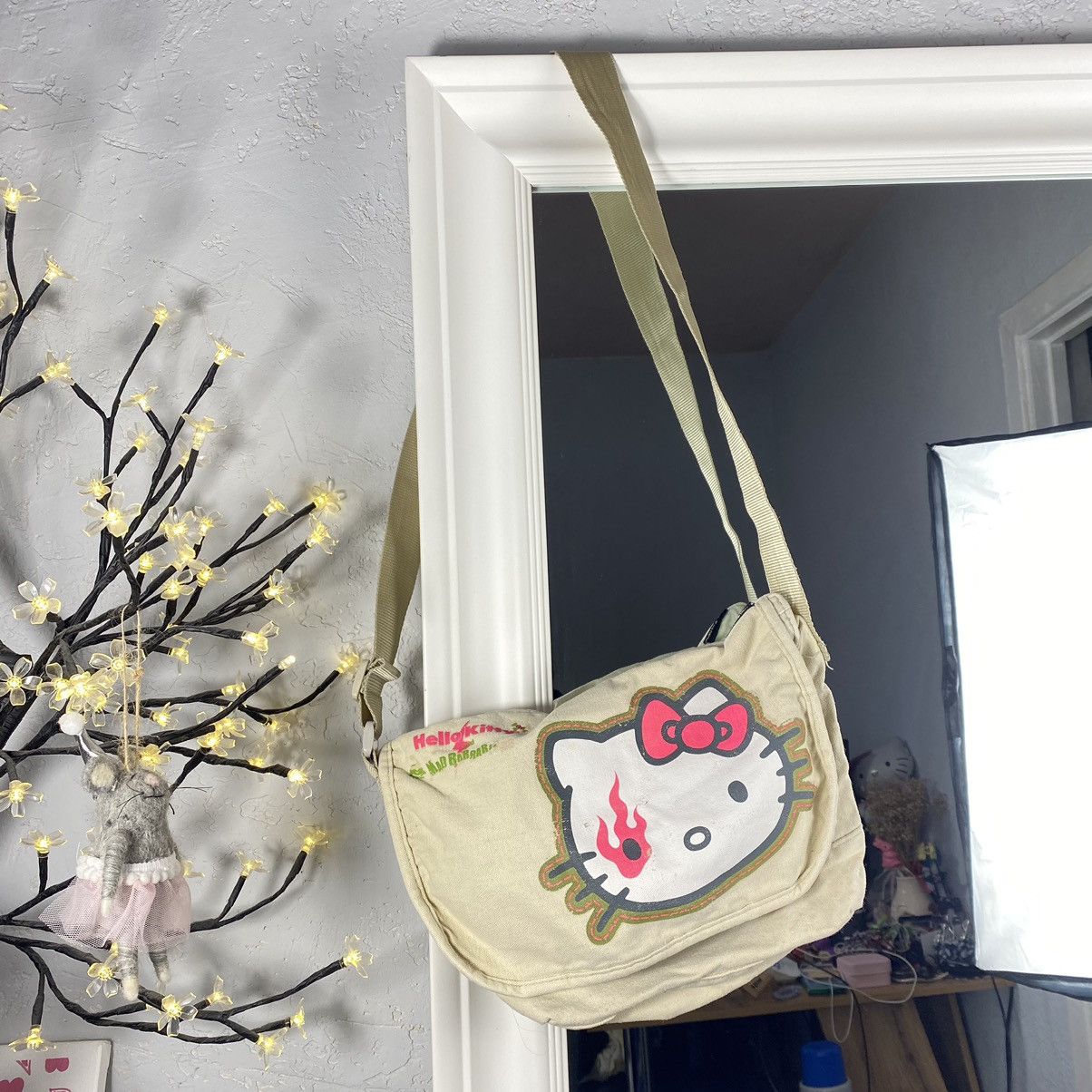 20471120 HELLO KITTY Y2K FACE FLAME PRINT CROSSBODY BAG Size ONE SIZE - 1 Thumbnail
