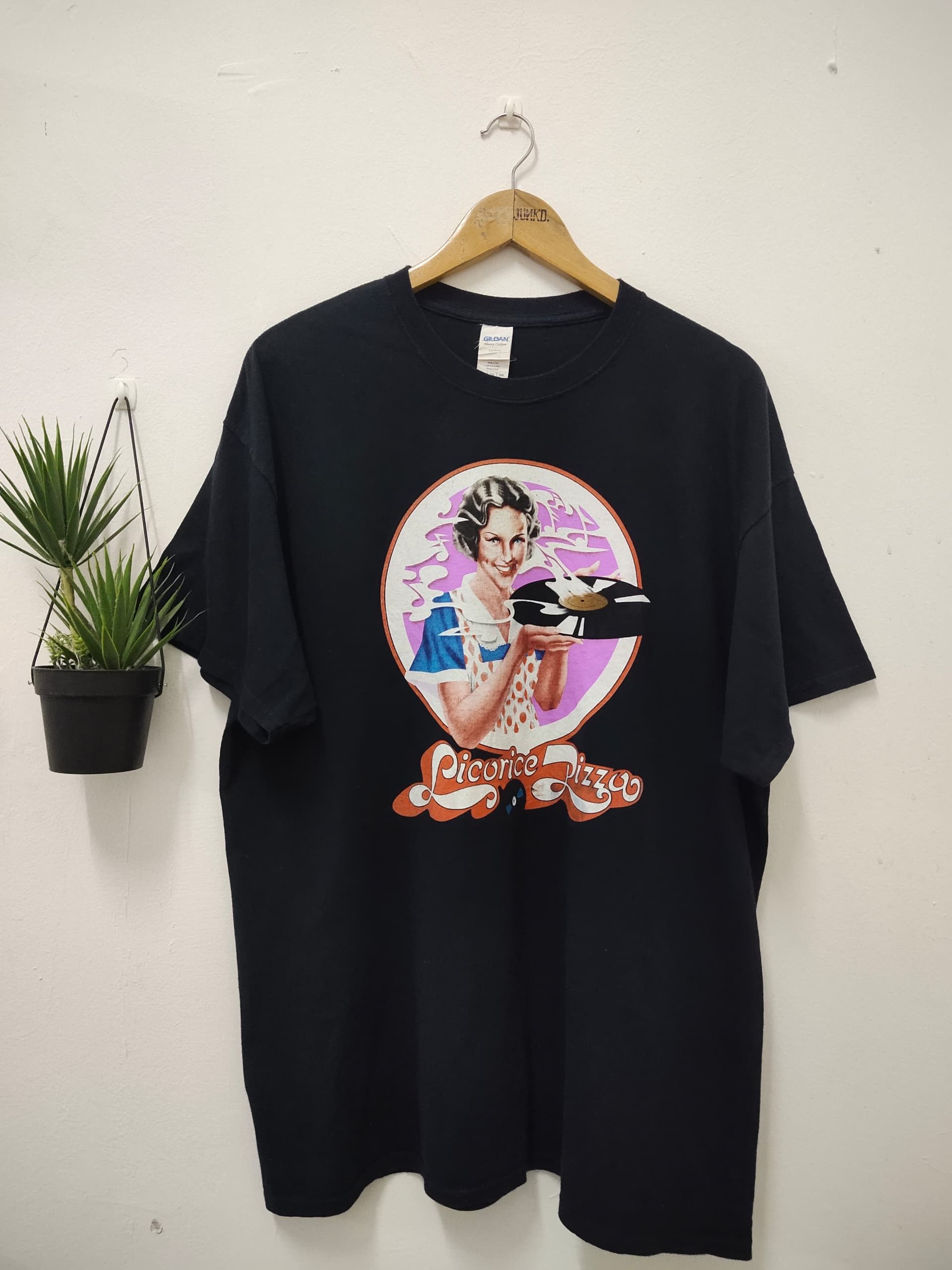 Band Tees Vintage Licorice Pizza Records nice graphic tee print Size US XL / EU 56 / 4 - 1 Thumbnail