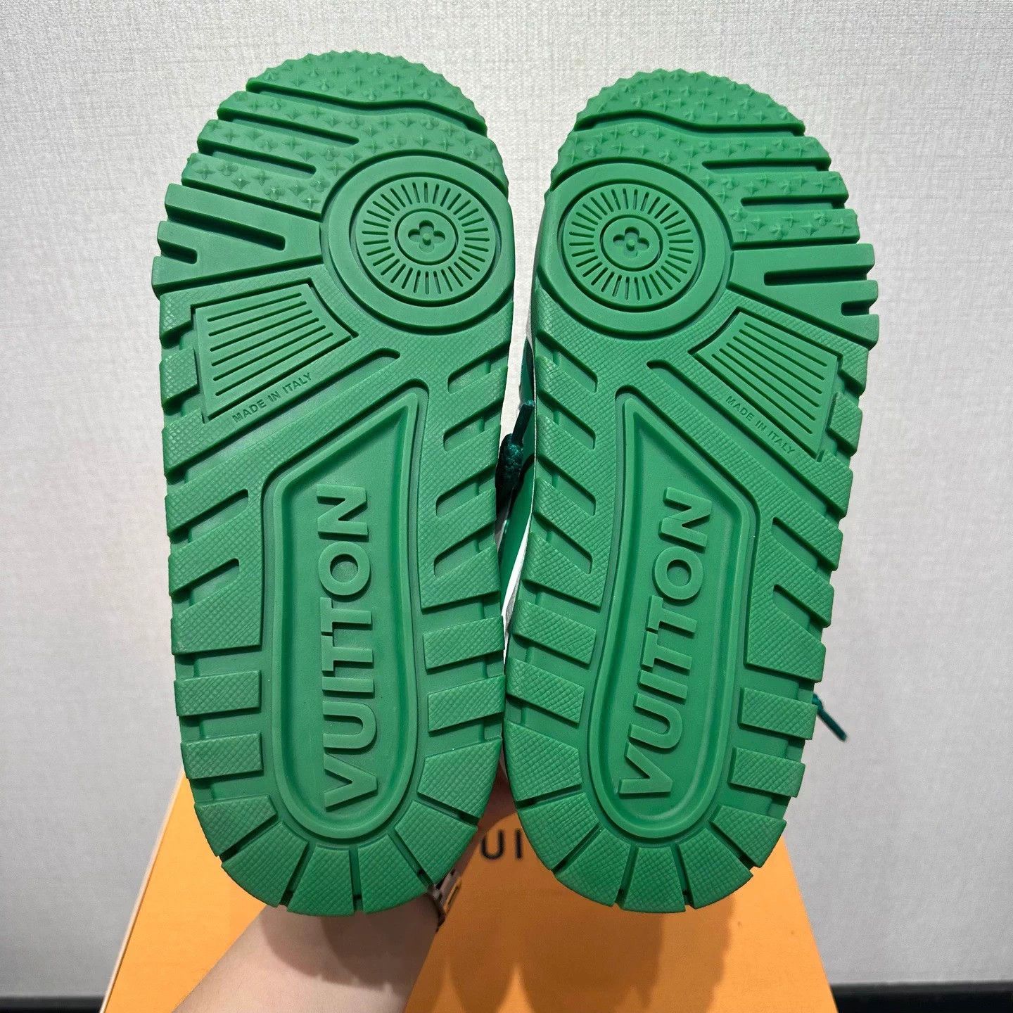 Louis Vuitton LV Trainer White Green Pangding 41 BN Full Set Size US 8 / EU 41 - 5 Thumbnail