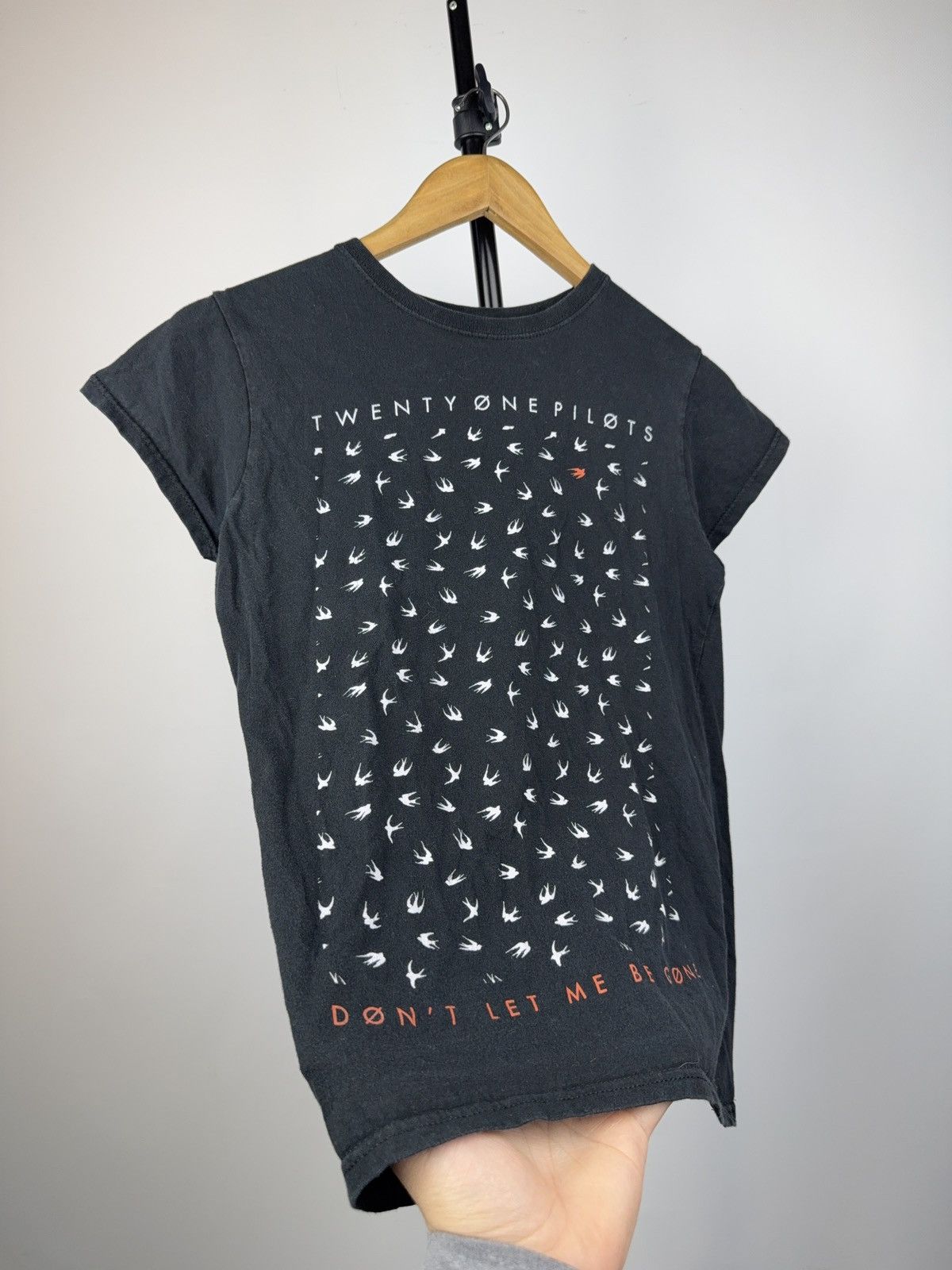 Band Tees Twenty One Pilots “Don’t Let Me Be Gone” Tour Tee Shirt Size M / US 6-8 / IT 42-44 - 2 Thumbnail