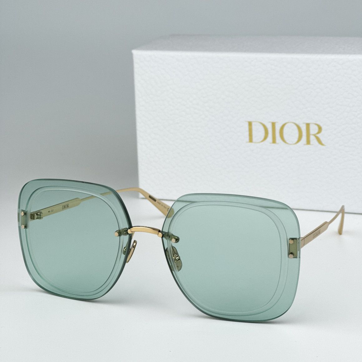 image of New Dior UltraDior Su B0O0 Women Oversized Sunglasses in Gold/Green