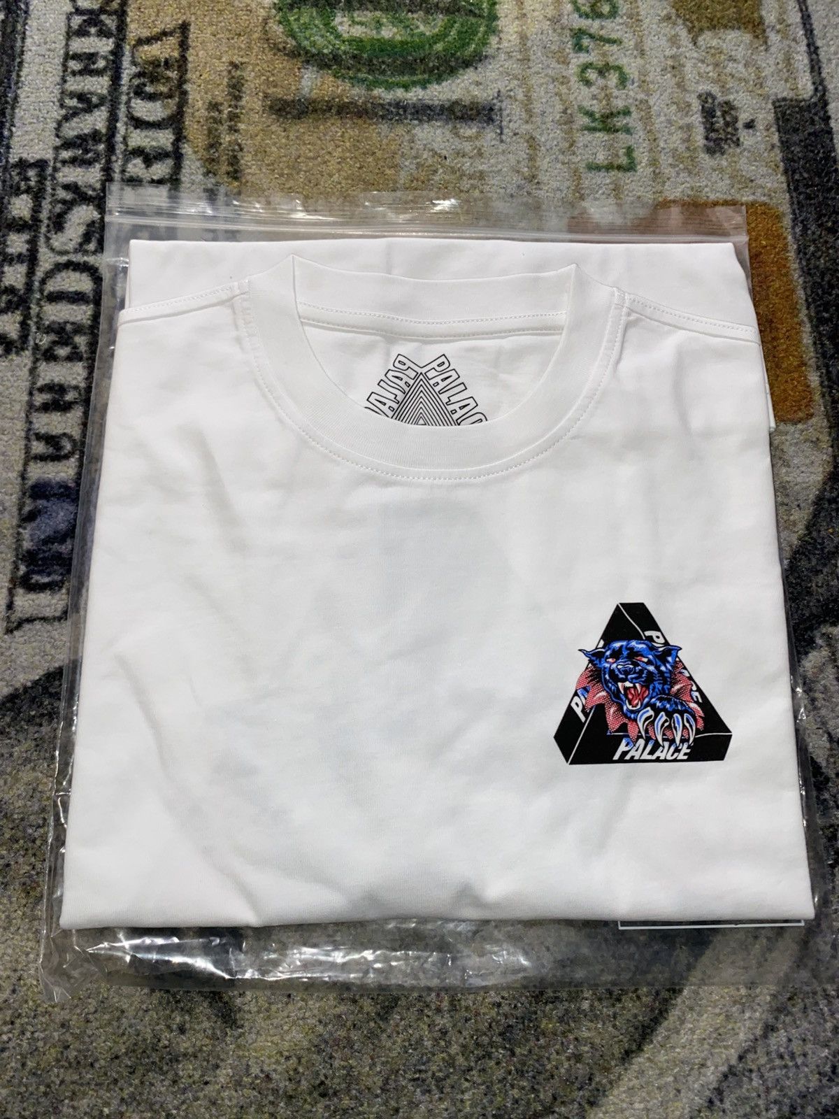 Palace Palace Ripped T-Shirt White Size US XL / EU 56 / 4 - 1 Thumbnail