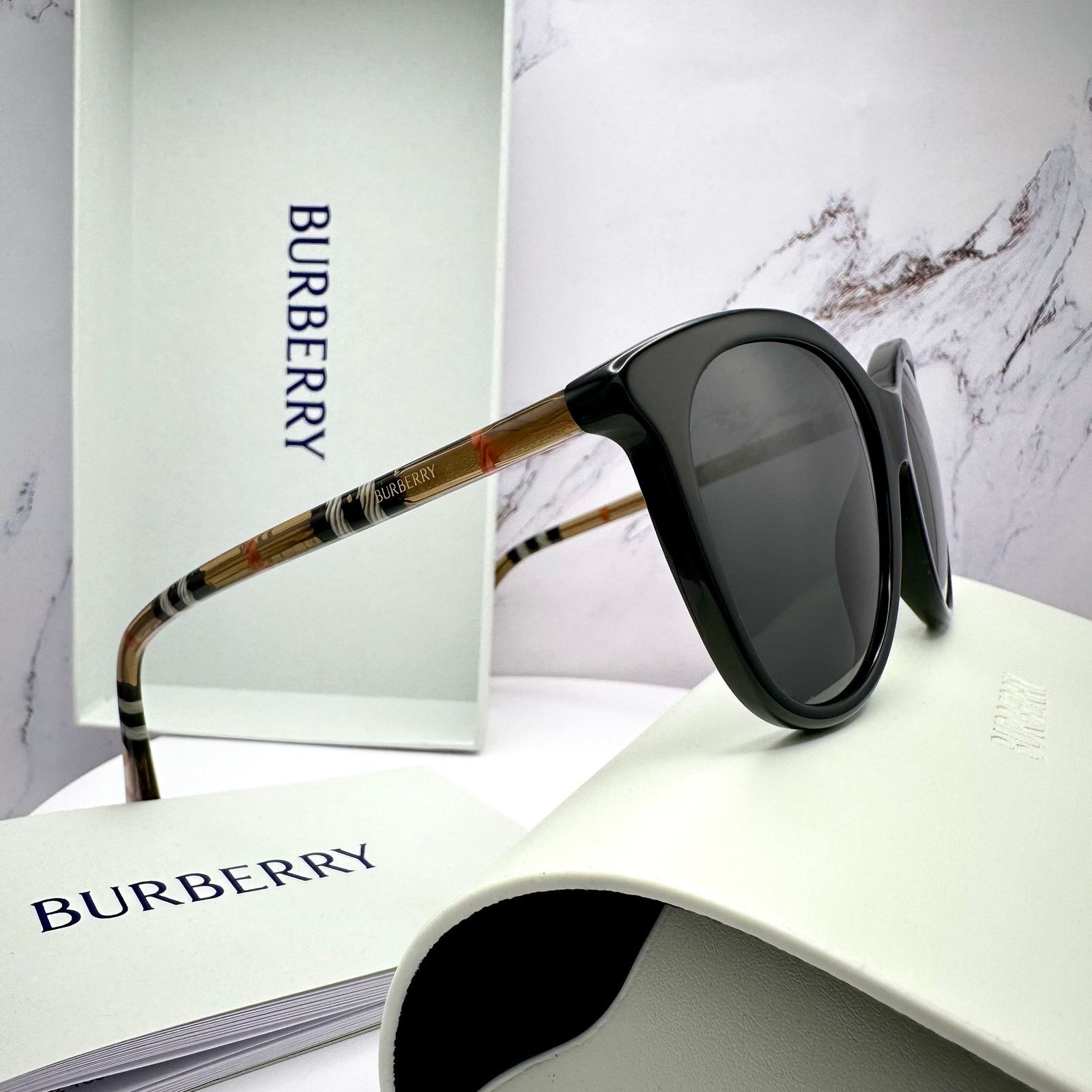 New Burberry Sunglasses Black Round Pantos Frame Checkered