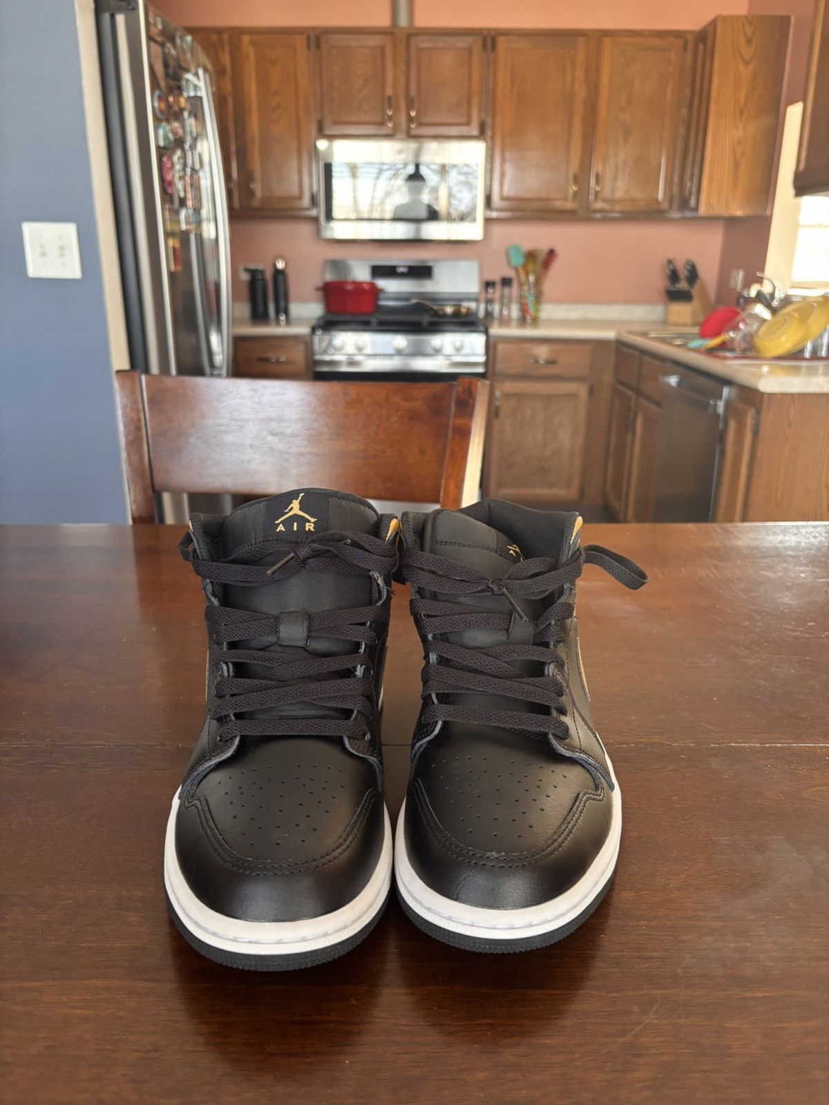 Jordan Brand Jordan 1 Mid Size US 8.5 / EU 41-42 - 1 Thumbnail