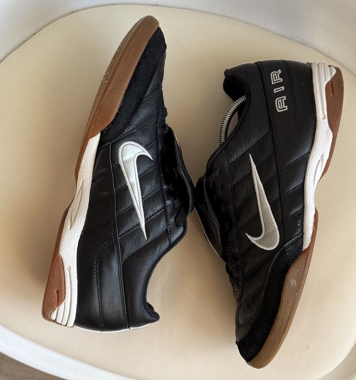 Nike RARE 2004 NIKE AIR TIEMPO Y2K INDOOR SOCCER SHOES SNEAKERS Size US 9.5 / EU 42-43 - 2 Thumbnail