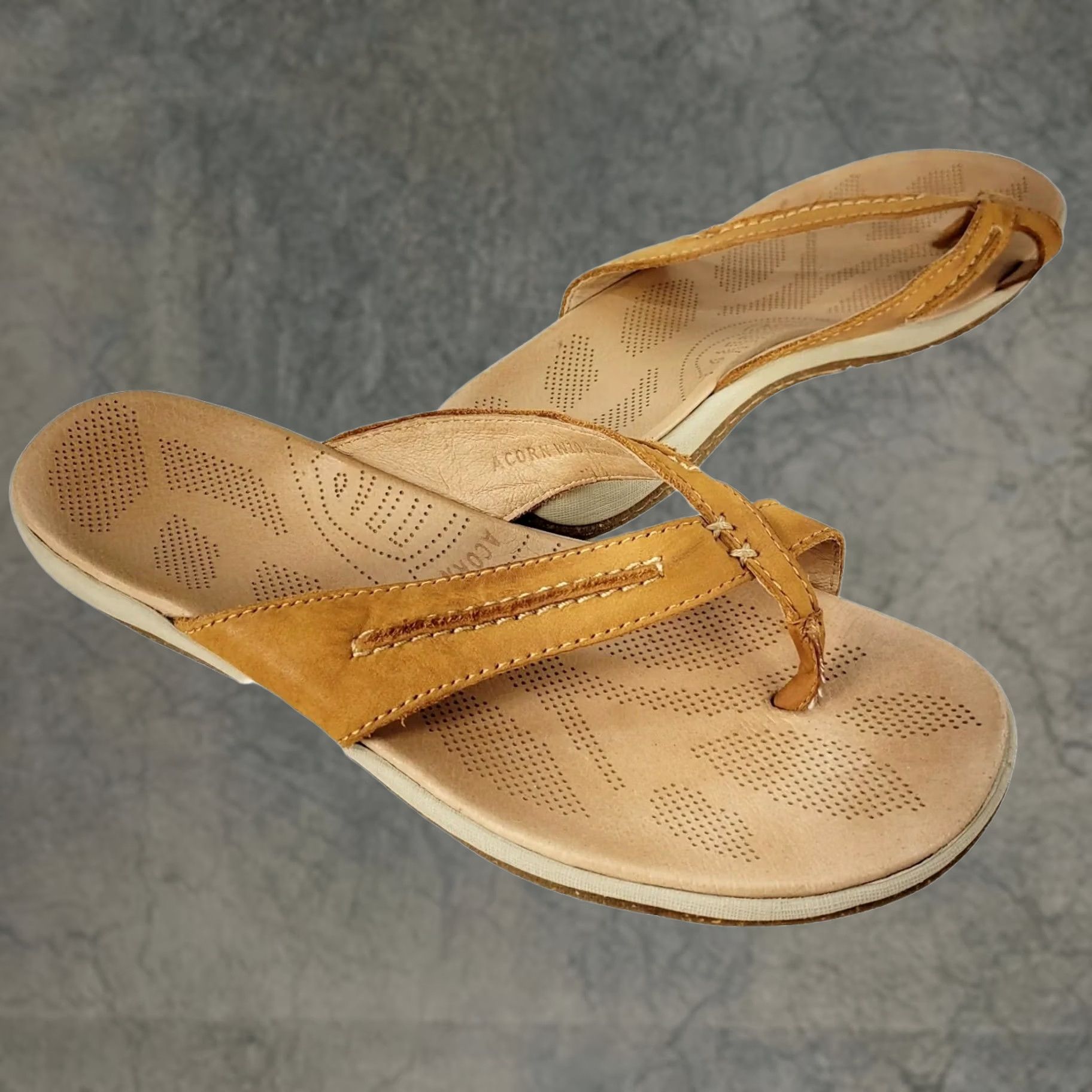 Vintage Acorn Thong Sandals Women's 10 Tan Leather Slip On Flat Heel Leather Footbed Great Support Size US 10 / IT 40 - 1 Thumbnail