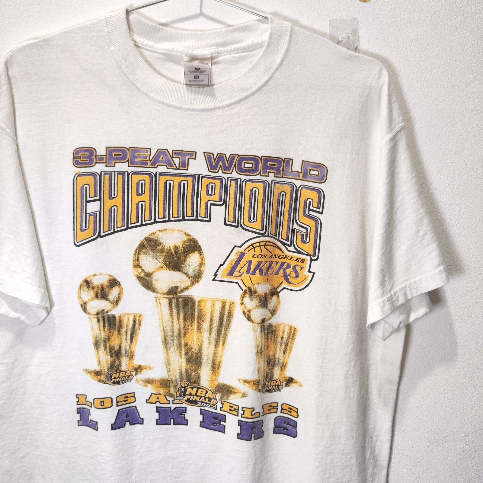 Vintage Vintage 90s NBL T shirt Los Angeles Lakers Trophies White XL Size US XL / EU 56 / 4 - 2 Thumbnail