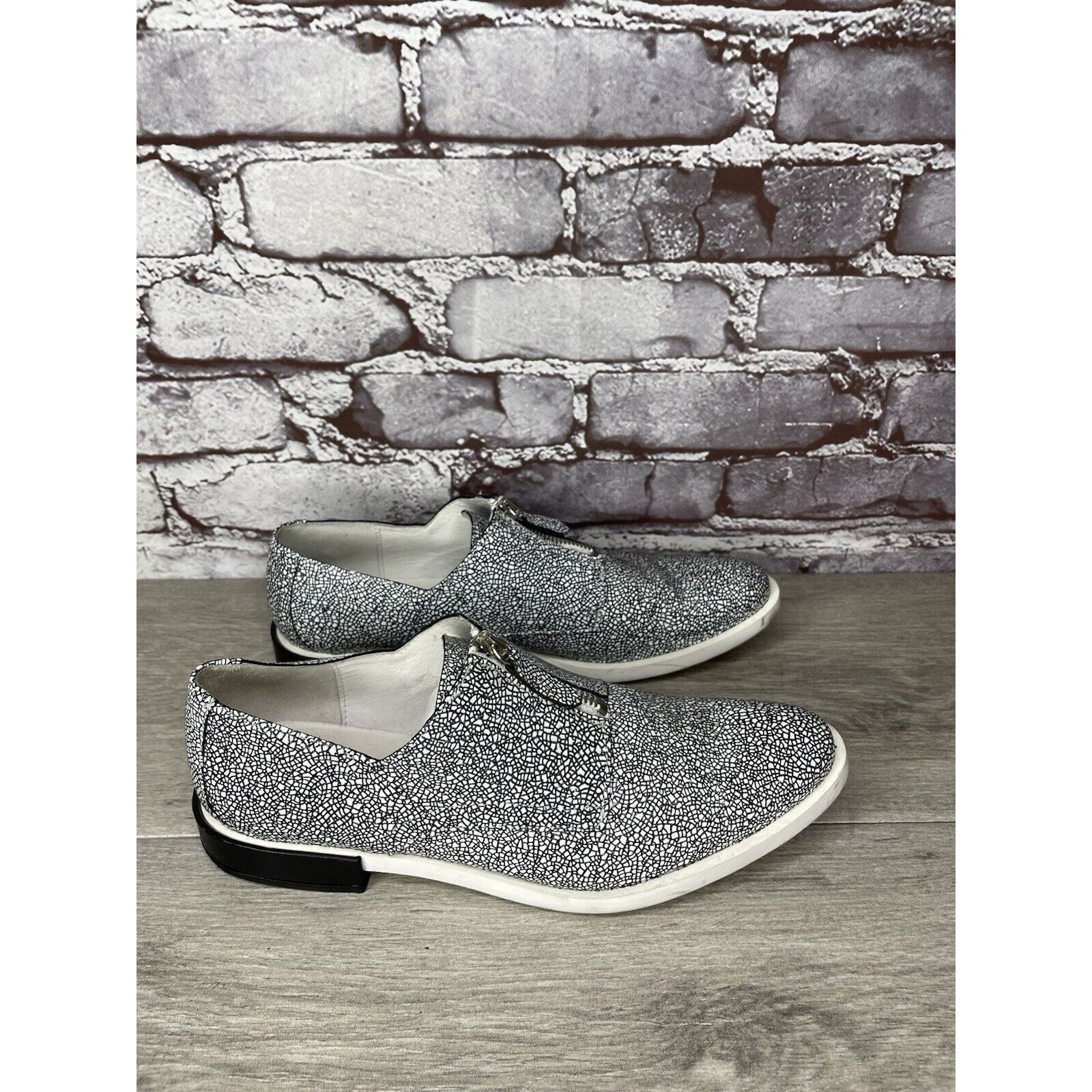 Miista Miista London Black White Leather Cracked Print Center Zip S Size US 8.5 / IT 38.5 - 23 Thumbnail