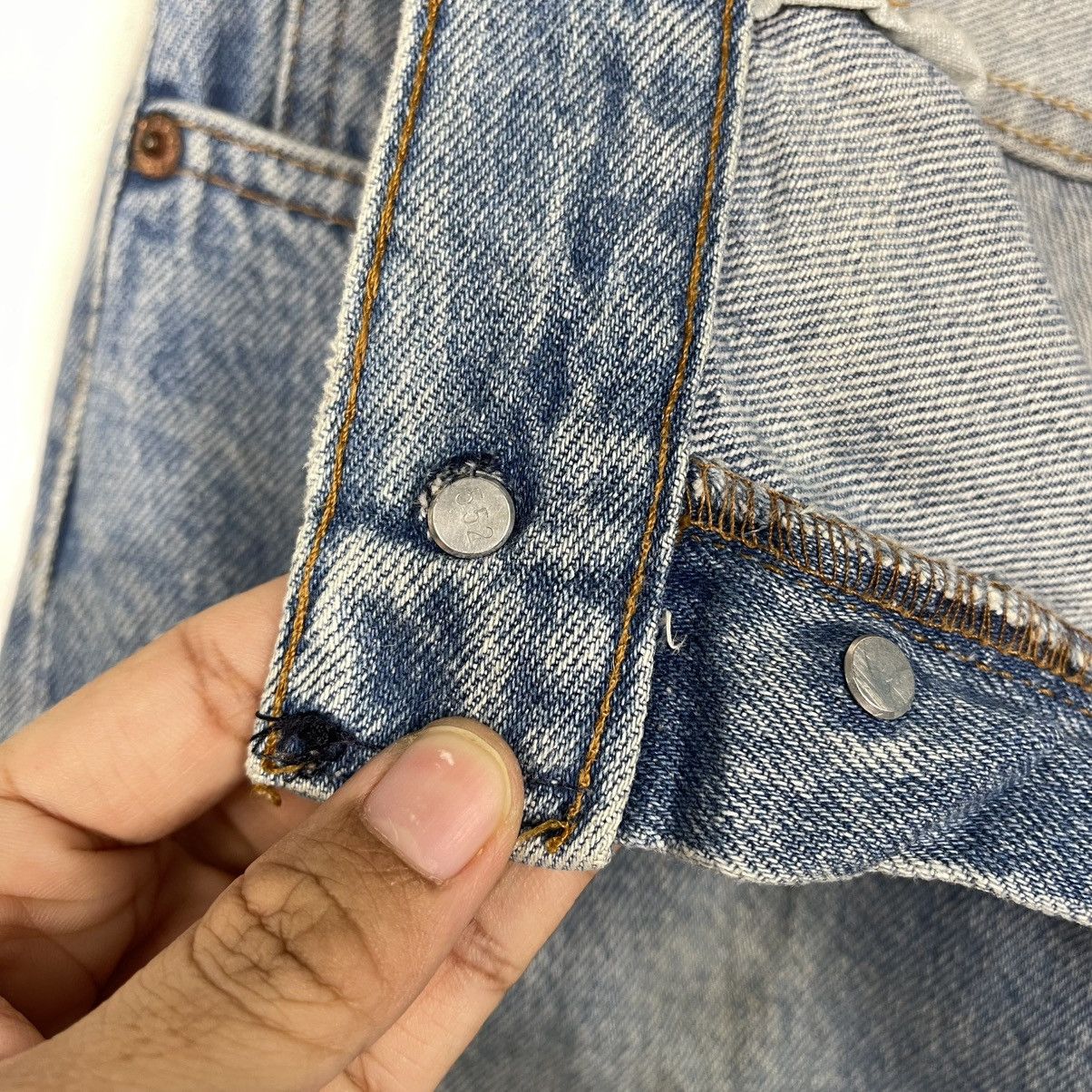 Levi's Vintage 90s Levis 501xx Button Fly Distressed Denim W31 Size US 31 - 10 Thumbnail