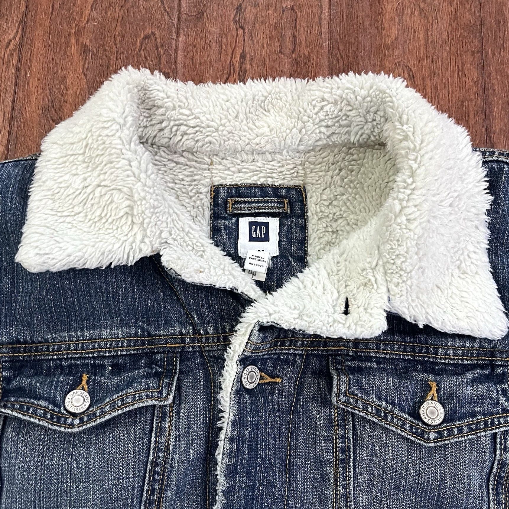 Gap VINTAGE GAP Denim Trucker Jacket XL Blue Sherpa Lined Bomber Jacket Mid-Length Casual Mens | 2000s Y2K Grunge Utility Coat Size US 36 / EU 52 - 2 Thumbnail
