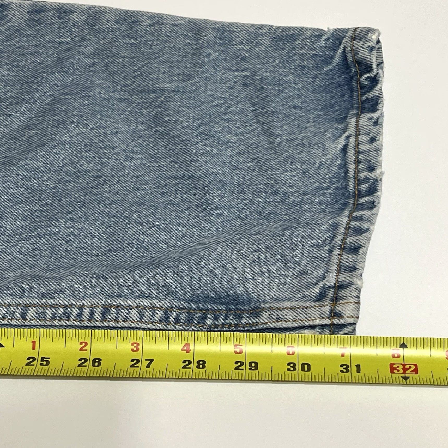Levi's VINTAGE Levi's 550 Jeans 32x31 Relaxed Taper Blue Light Wash USA Mens Denim 5-Pocket Zip Distressed Size US 32 / EU 48 - 6 Thumbnail